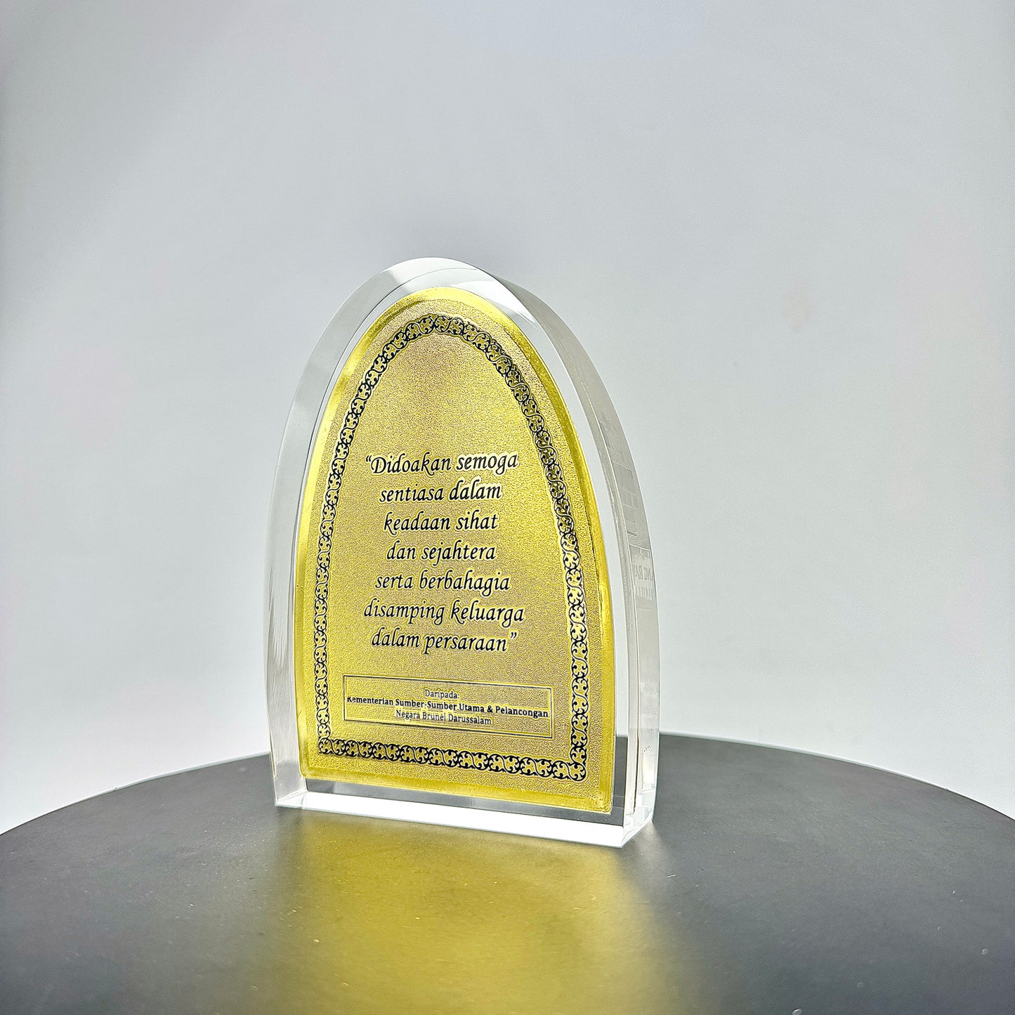 Transparent Resin Paper Weight, Acrylic Paper Weight, Birthday Gift Metal Encapsulated Paper Weight, Commercial Gift/Souvenir. Home Décor.