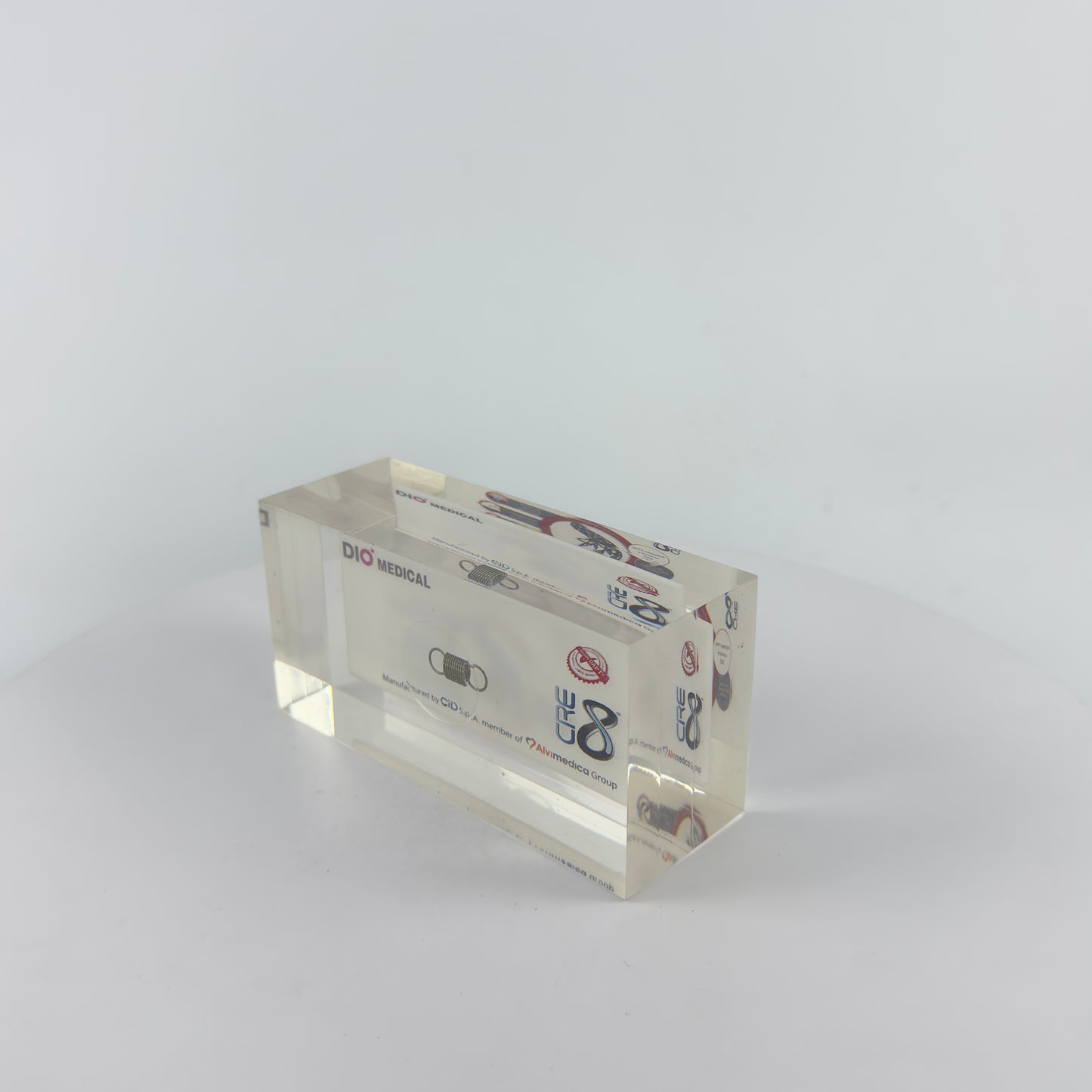 Transparent Resin Paper Weight, Acrylic Paper Weight, Birthday Gift Metal Encapsulated Paper Weight, Commercial Gift/Souvenir. Home Décor.