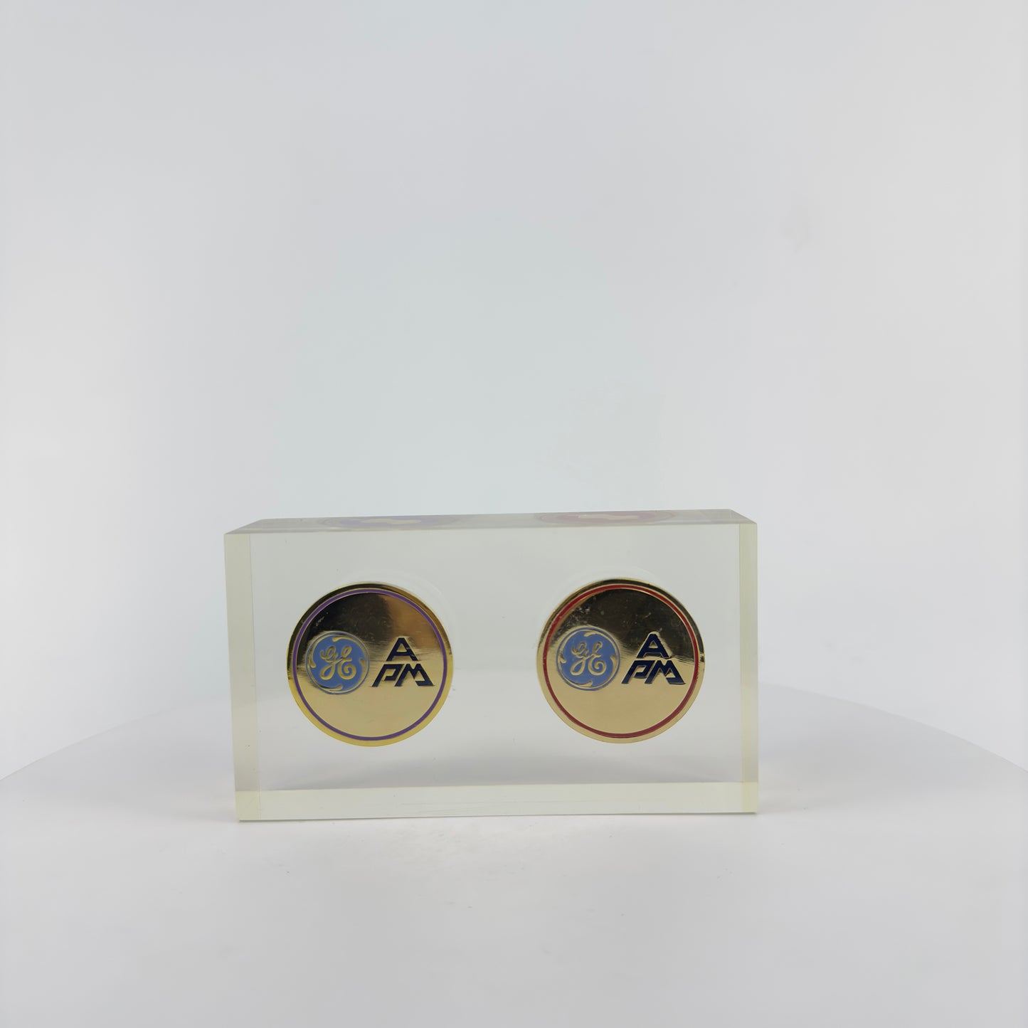 Transparent Resin Paper Weight, Acrylic Paper Weight, Birthday Gift Metal Encapsulated Paper Weight, Commercial Gift/Souvenir. Home Décor.