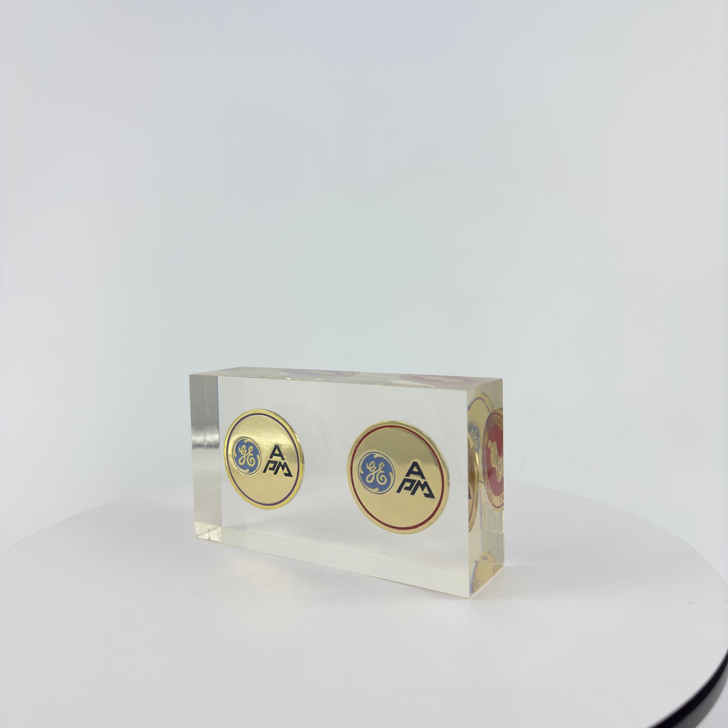 Transparent Resin Paper Weight, Acrylic Paper Weight, Birthday Gift Metal Encapsulated Paper Weight, Commercial Gift/Souvenir. Home Décor.