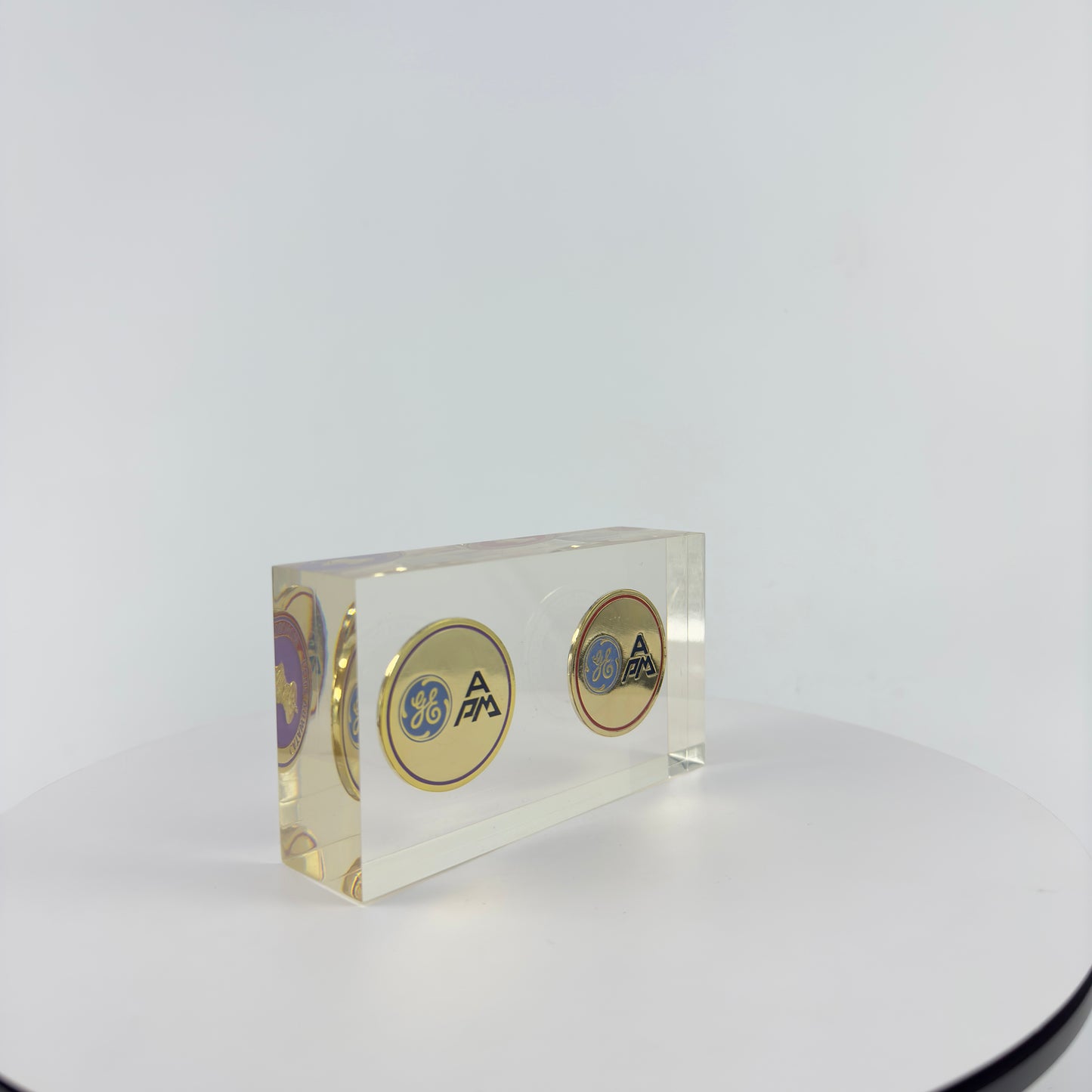 Transparent Resin Paper Weight, Acrylic Paper Weight, Birthday Gift Metal Encapsulated Paper Weight, Commercial Gift/Souvenir. Home Décor.