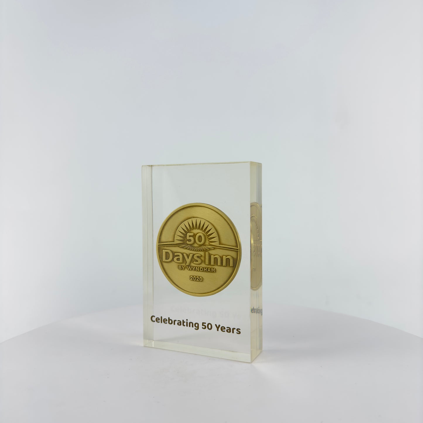 Transparent Resin Paper Weight, Acrylic Paper Weight, Birthday Gift Metal Encapsulated Paper Weight, Commercial Gift/Souvenir. Home Décor.