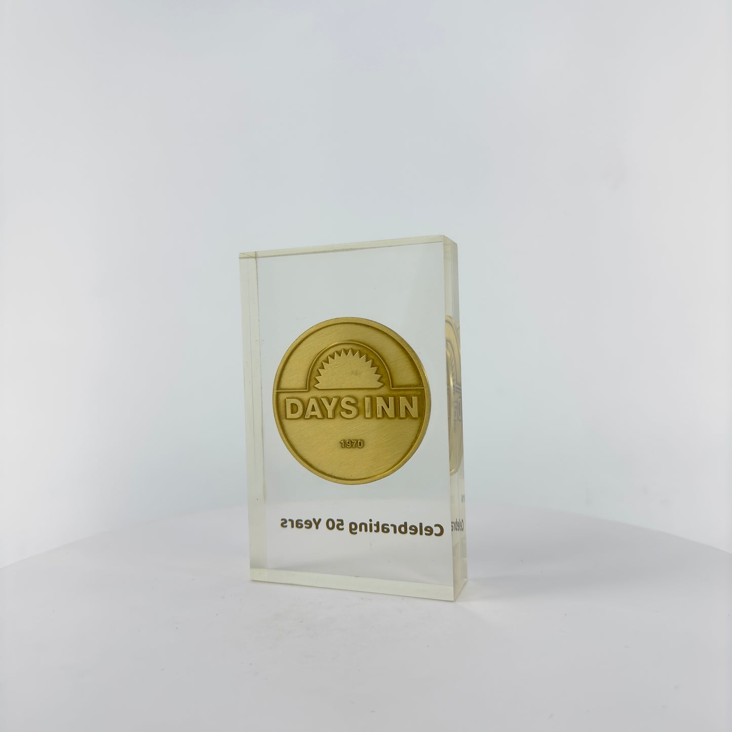 Transparent Resin Paper Weight, Acrylic Paper Weight, Birthday Gift Metal Encapsulated Paper Weight, Commercial Gift/Souvenir. Home Décor.