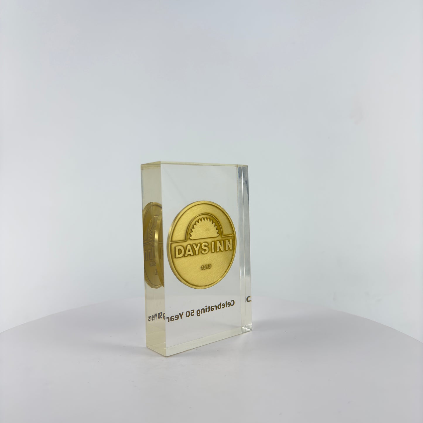 Transparent Resin Paper Weight, Acrylic Paper Weight, Birthday Gift Metal Encapsulated Paper Weight, Commercial Gift/Souvenir. Home Décor.