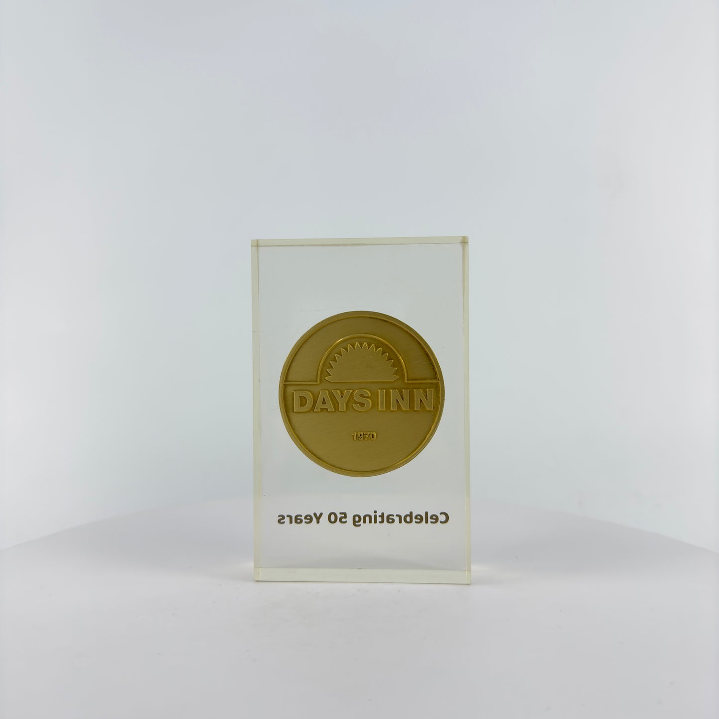 Transparent Resin Paper Weight, Acrylic Paper Weight, Birthday Gift Metal Encapsulated Paper Weight, Commercial Gift/Souvenir. Home Décor.