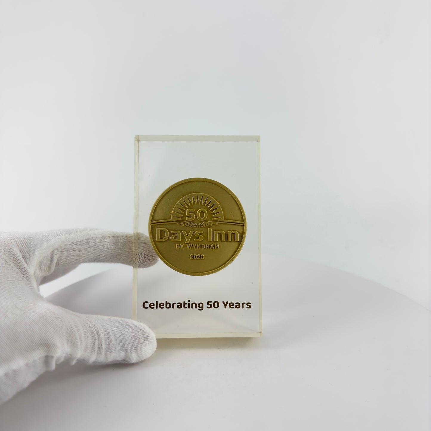 Transparent Resin Paper Weight, Acrylic Paper Weight, Birthday Gift Metal Encapsulated Paper Weight, Commercial Gift/Souvenir. Home Décor.