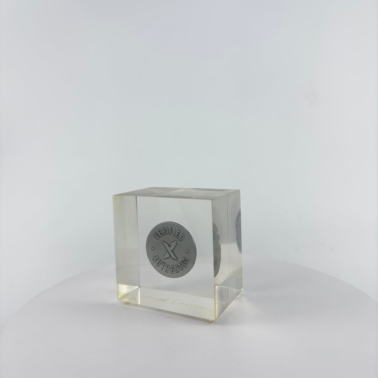 Transparent Resin Paper Weight, Acrylic Paper Weight, Birthday Gift Metal Encapsulated Paper Weight, Commercial Gift/Souvenir. Home Décor.