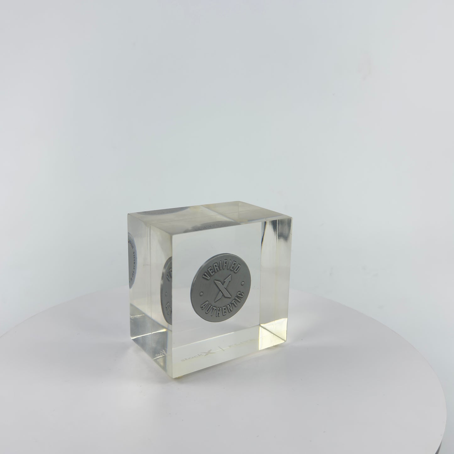 Transparent Resin Paper Weight, Acrylic Paper Weight, Birthday Gift Metal Encapsulated Paper Weight, Commercial Gift/Souvenir. Home Décor.