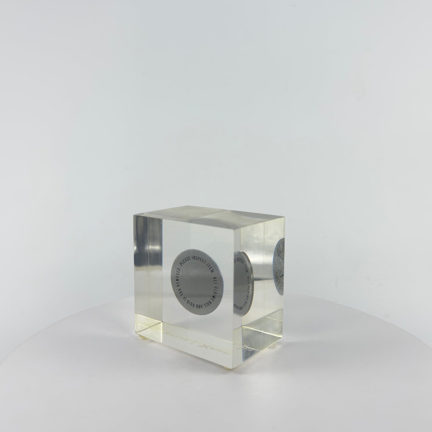 Transparent Resin Paper Weight, Acrylic Paper Weight, Birthday Gift Metal Encapsulated Paper Weight, Commercial Gift/Souvenir. Home Décor.