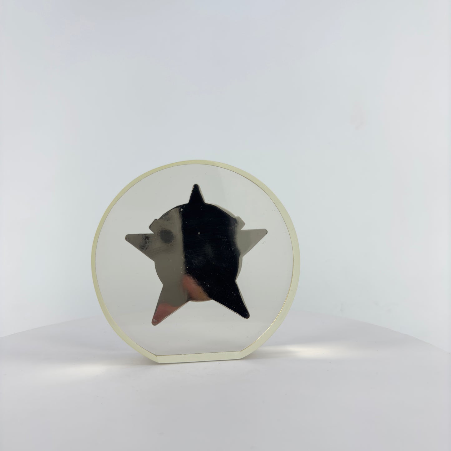 Transparent Resin Paper Weight, Acrylic Paper Weight, Birthday Gift Metal Encapsulated Paper Weight, Commercial Gift/Souvenir. Home Décor.