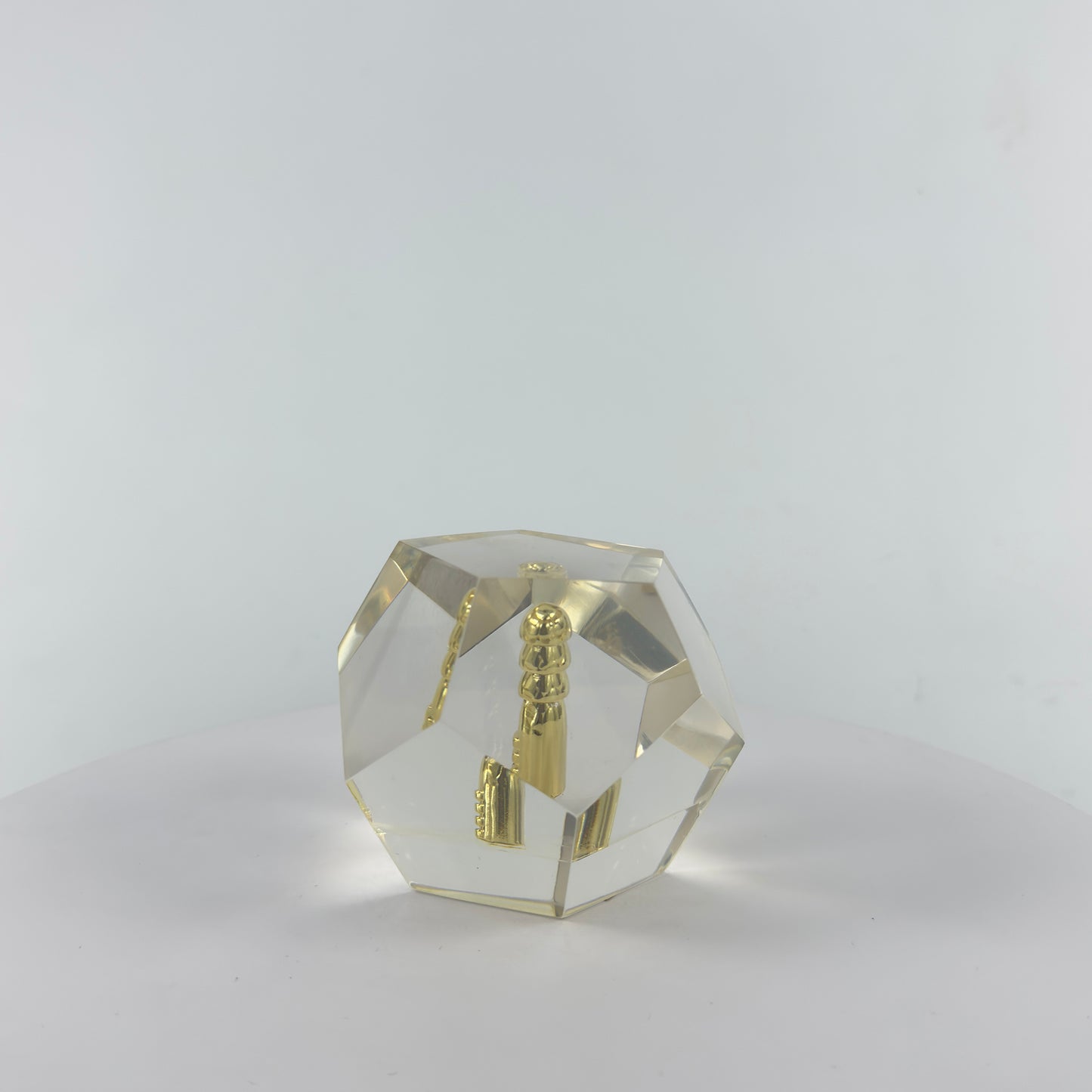 Transparent Resin Paper Weight, Acrylic Paper Weight, Birthday Gift Metal Encapsulated Paper Weight, Commercial Gift/Souvenir. Home Décor.