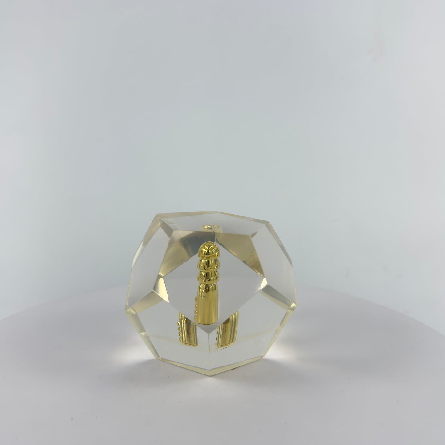 Transparent Resin Paper Weight, Acrylic Paper Weight, Birthday Gift Metal Encapsulated Paper Weight, Commercial Gift/Souvenir. Home Décor.
