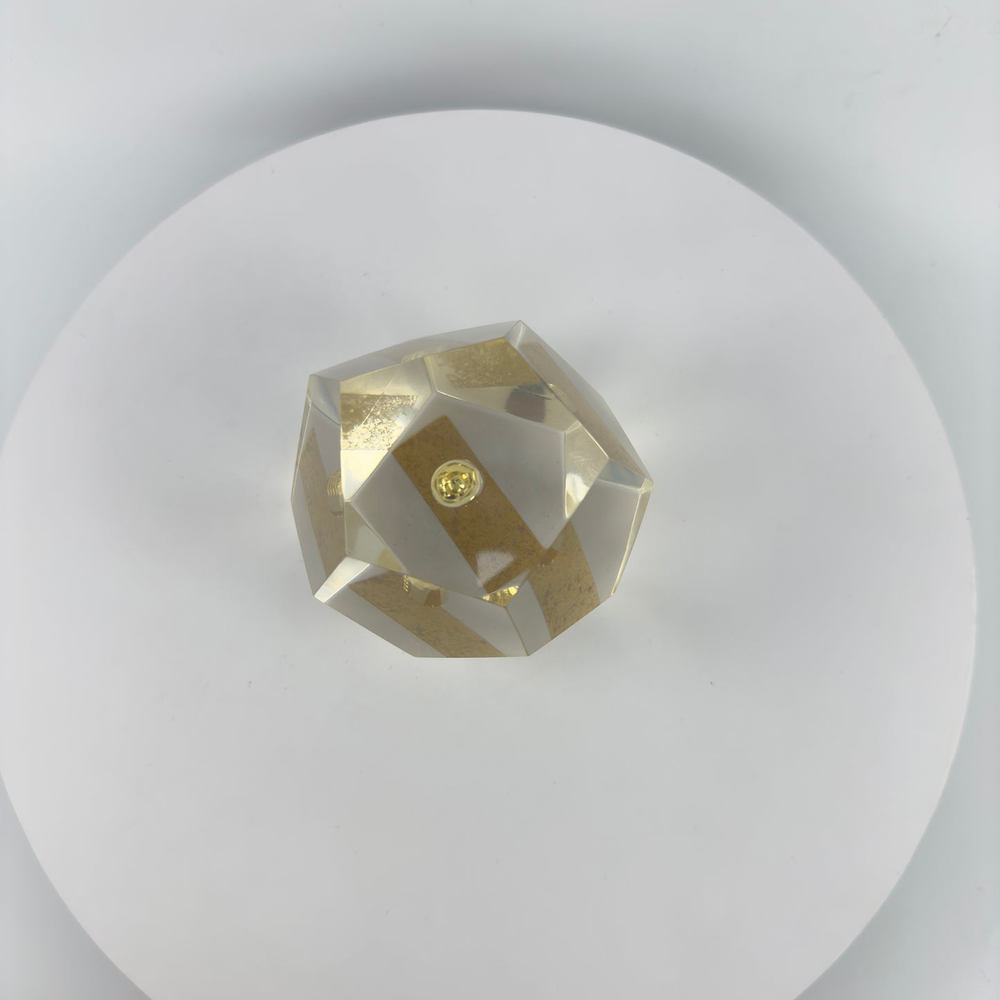 Transparent Resin Paper Weight, Acrylic Paper Weight, Birthday Gift Metal Encapsulated Paper Weight, Commercial Gift/Souvenir. Home Décor.