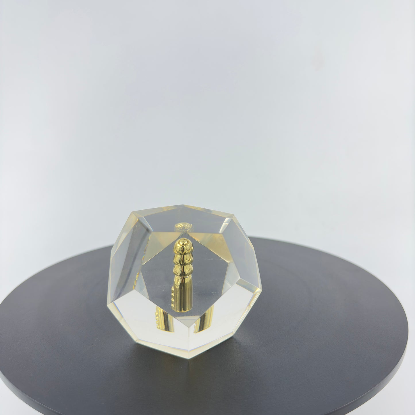 Transparent Resin Paper Weight, Acrylic Paper Weight, Birthday Gift Metal Encapsulated Paper Weight, Commercial Gift/Souvenir. Home Décor.