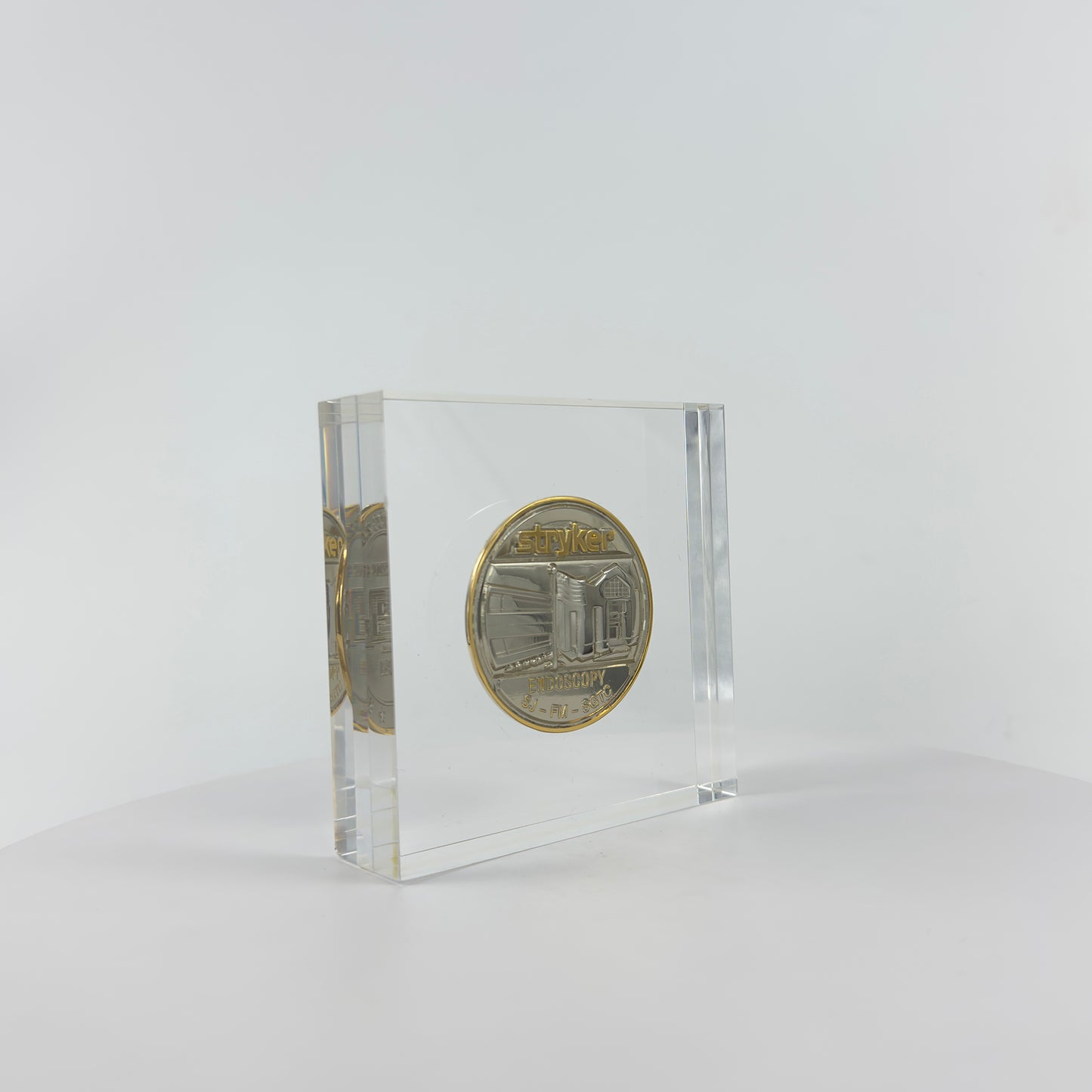 Transparent Resin Paper Weight, Acrylic Paper Weight, Birthday Gift Metal Encapsulated Paper Weight, Commercial Gift/Souvenir. Home Décor.