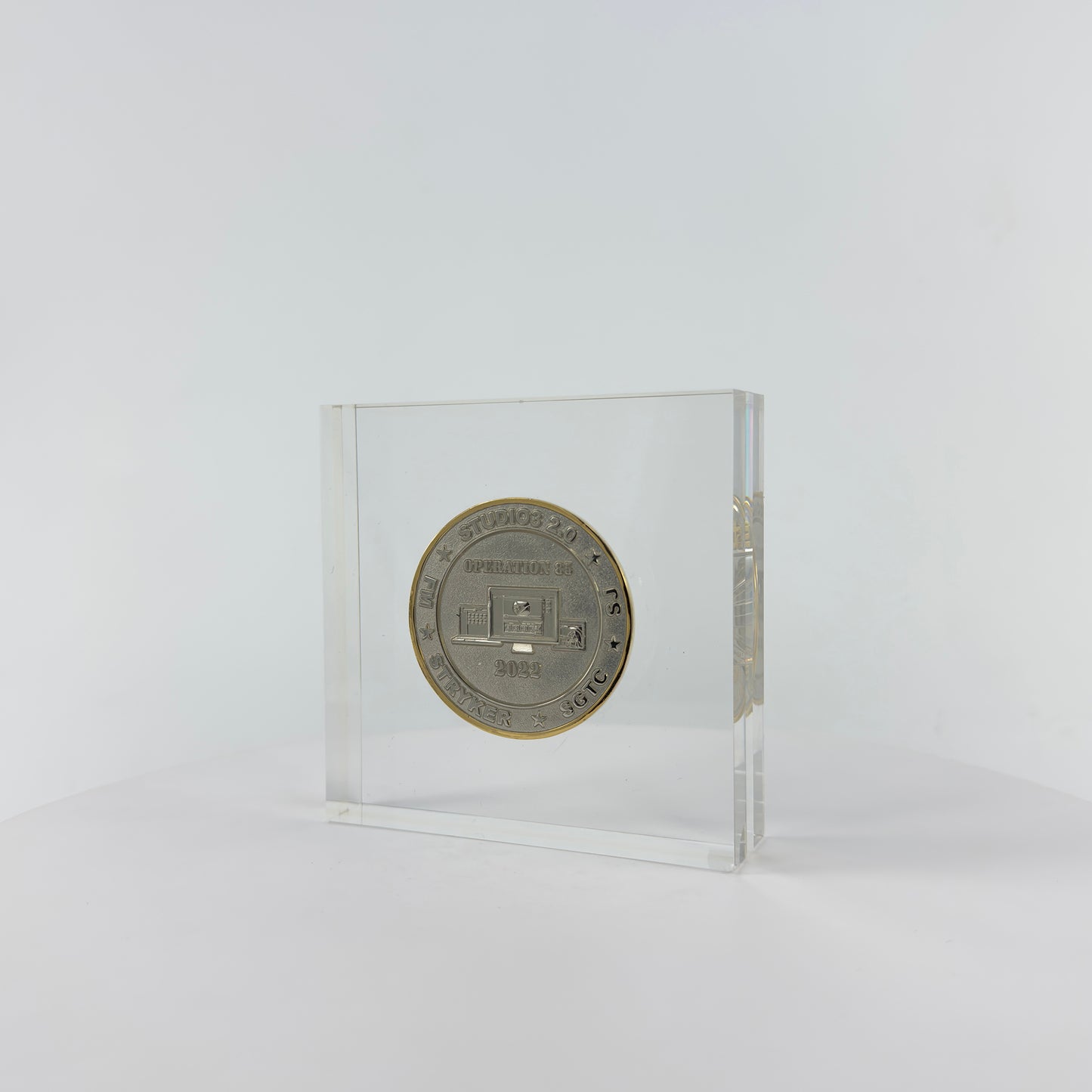 Transparent Resin Paper Weight, Acrylic Paper Weight, Birthday Gift Metal Encapsulated Paper Weight, Commercial Gift/Souvenir. Home Décor.