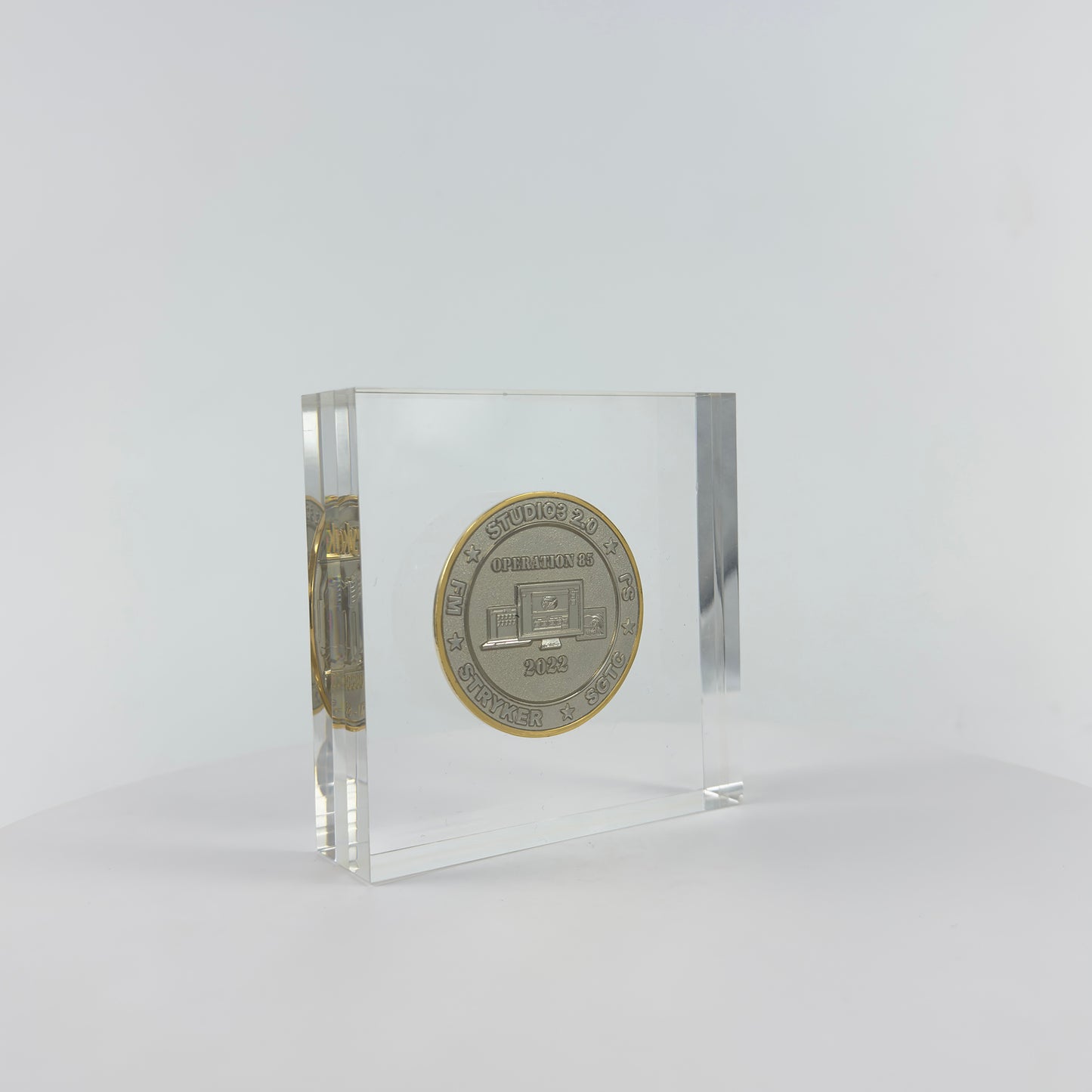 Transparent Resin Paper Weight, Acrylic Paper Weight, Birthday Gift Metal Encapsulated Paper Weight, Commercial Gift/Souvenir. Home Décor.