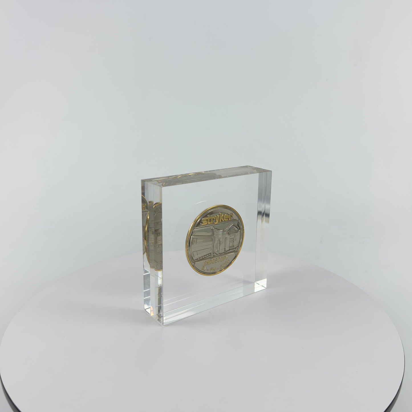 Transparent Resin Paper Weight, Acrylic Paper Weight, Birthday Gift Metal Encapsulated Paper Weight, Commercial Gift/Souvenir. Home Décor.