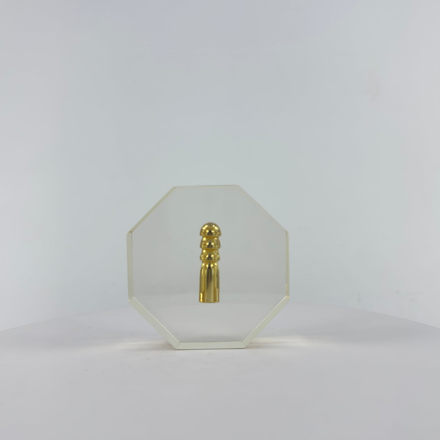 Transparent Resin Paper Weight, Acrylic Paper Weight, Birthday Gift Metal Encapsulated Paper Weight, Commercial Gift/Souvenir. Home Décor.