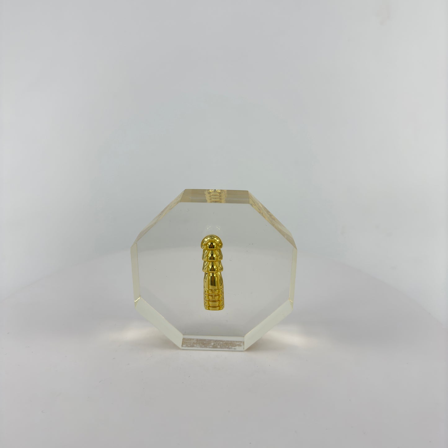 Transparent Resin Paper Weight, Acrylic Paper Weight, Birthday Gift Metal Encapsulated Paper Weight, Commercial Gift/Souvenir. Home Décor.