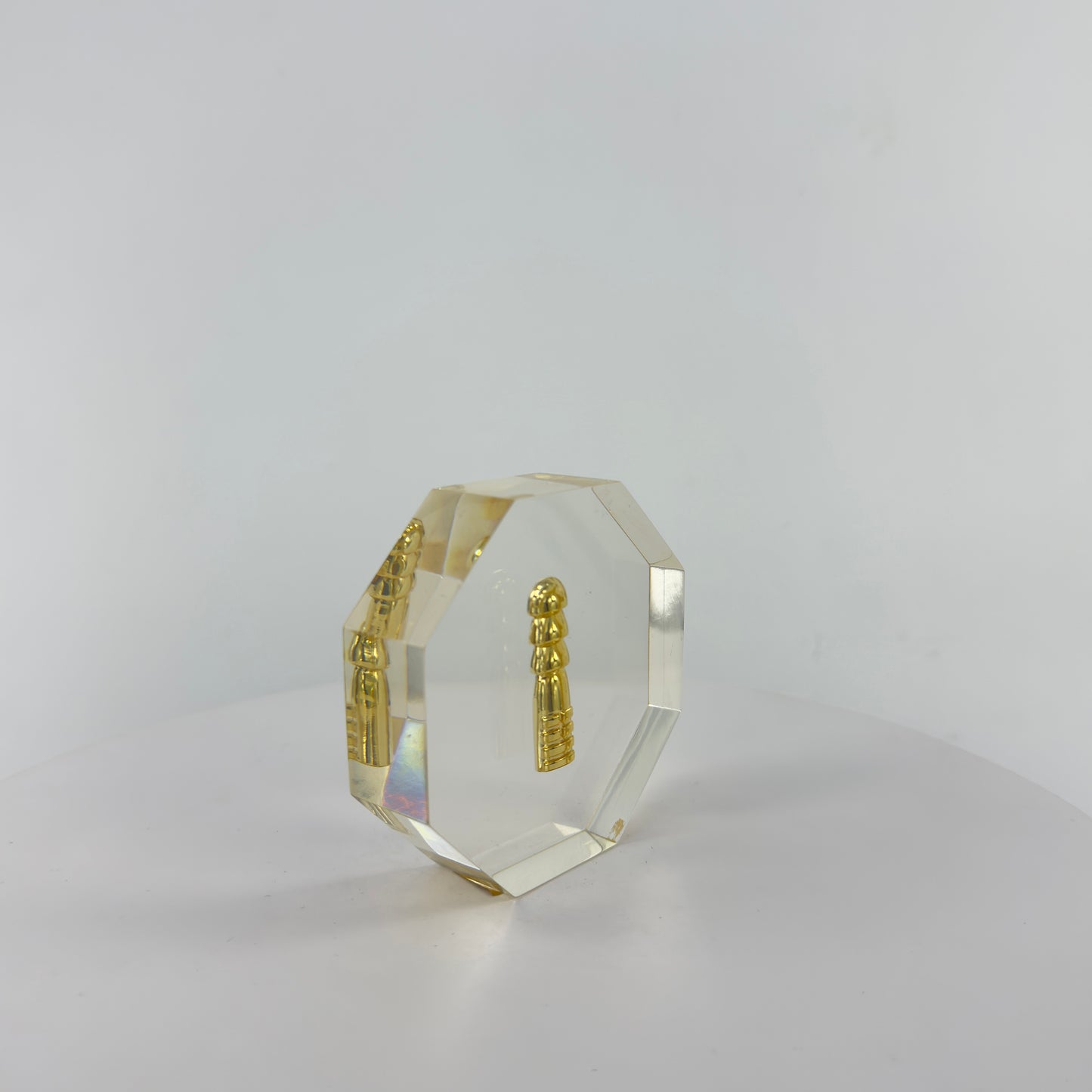 Transparent Resin Paper Weight, Acrylic Paper Weight, Birthday Gift Metal Encapsulated Paper Weight, Commercial Gift/Souvenir. Home Décor.