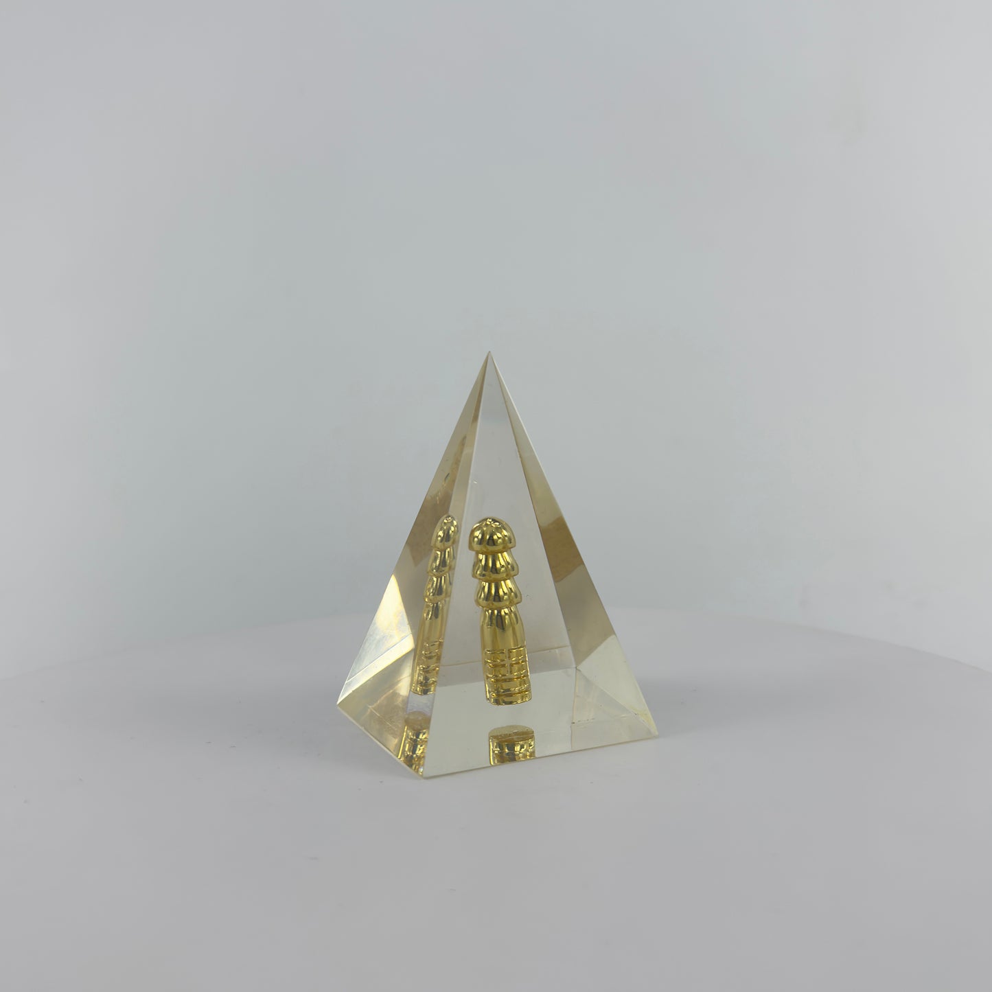 Transparent Resin Paper Weight, Acrylic Paper Weight, Birthday Gift Metal Encapsulated Paper Weight, Commercial Gift/Souvenir. Home Décor.