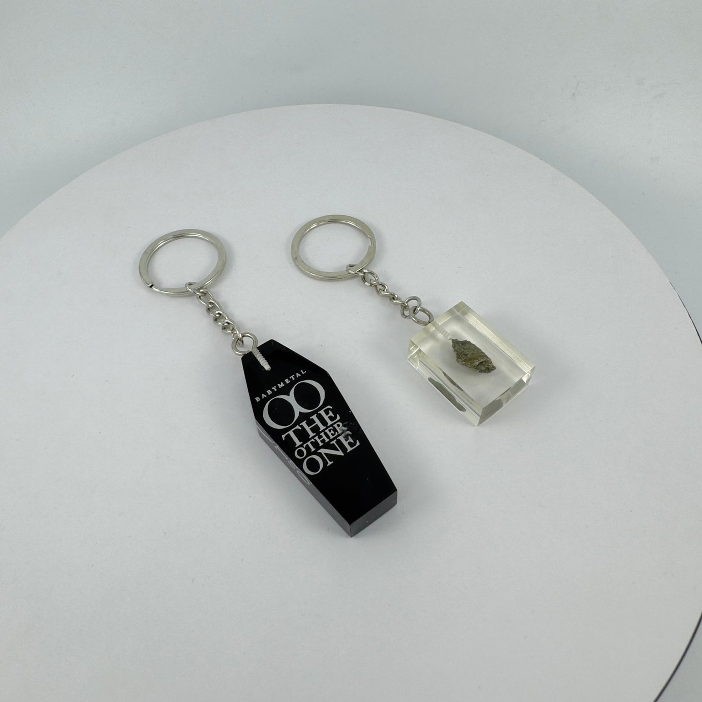 ENCAPSULATED TRANSPARENT ACRYLIC KEY CHAIN