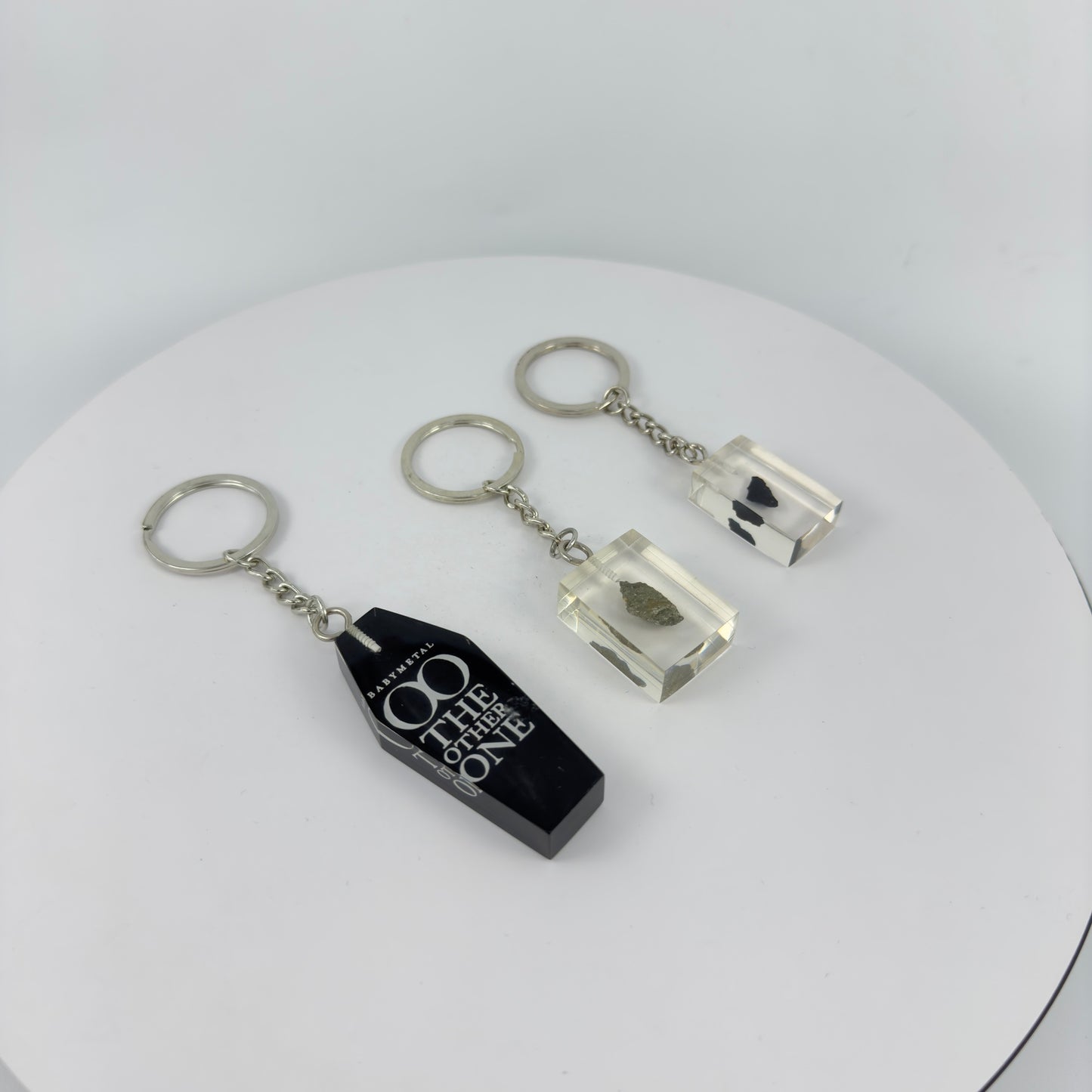 ENCAPSULATED TRANSPARENT ACRYLIC KEY CHAIN
