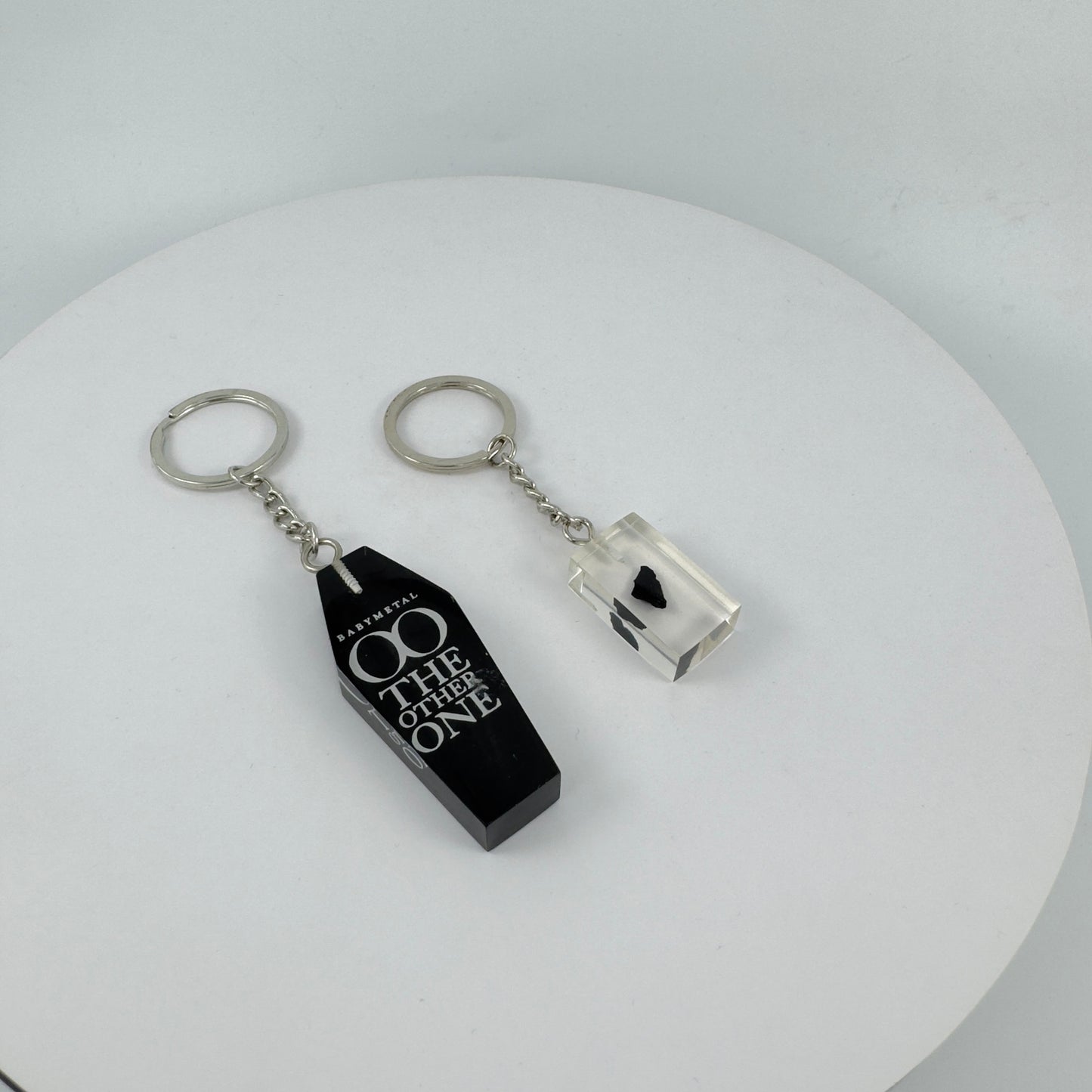 ENCAPSULATED TRANSPARENT ACRYLIC KEY CHAIN