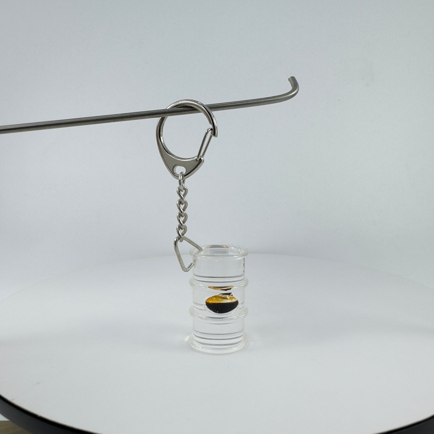 TRANSPARENT KEY CHAIN ENCAPSULATED WITH TEAR DROP OIL BOTTLE