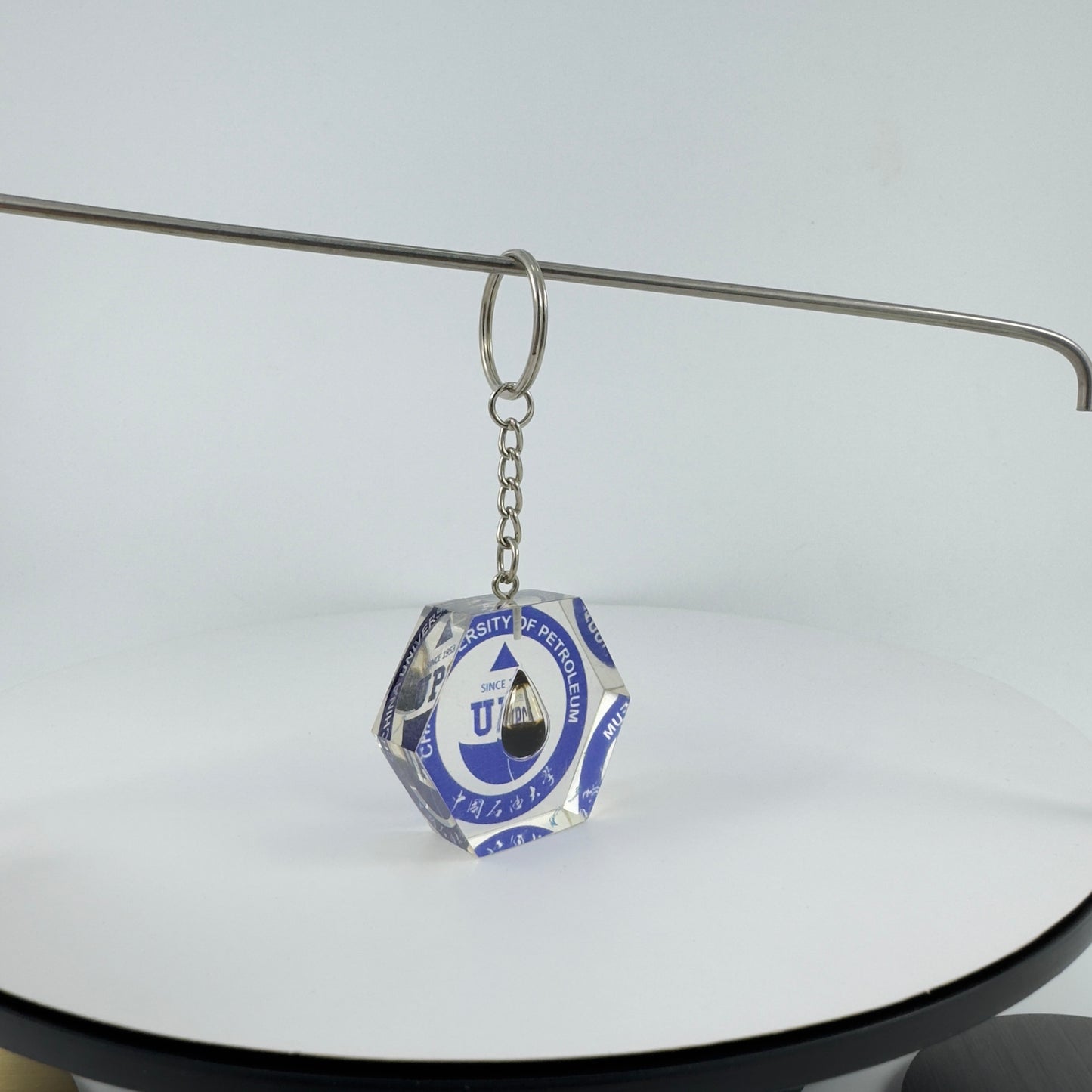 ENCAPSULATED TRANSPARENT RESIN KEY CHAIN