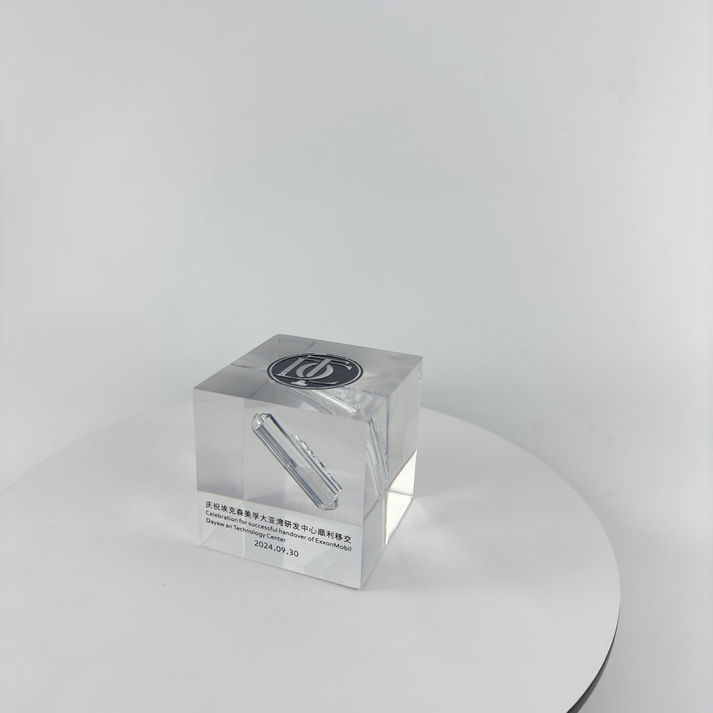 TRANSPARENT PAPER WEIGHT ENCAPSULATED WITH GLASS TUBE