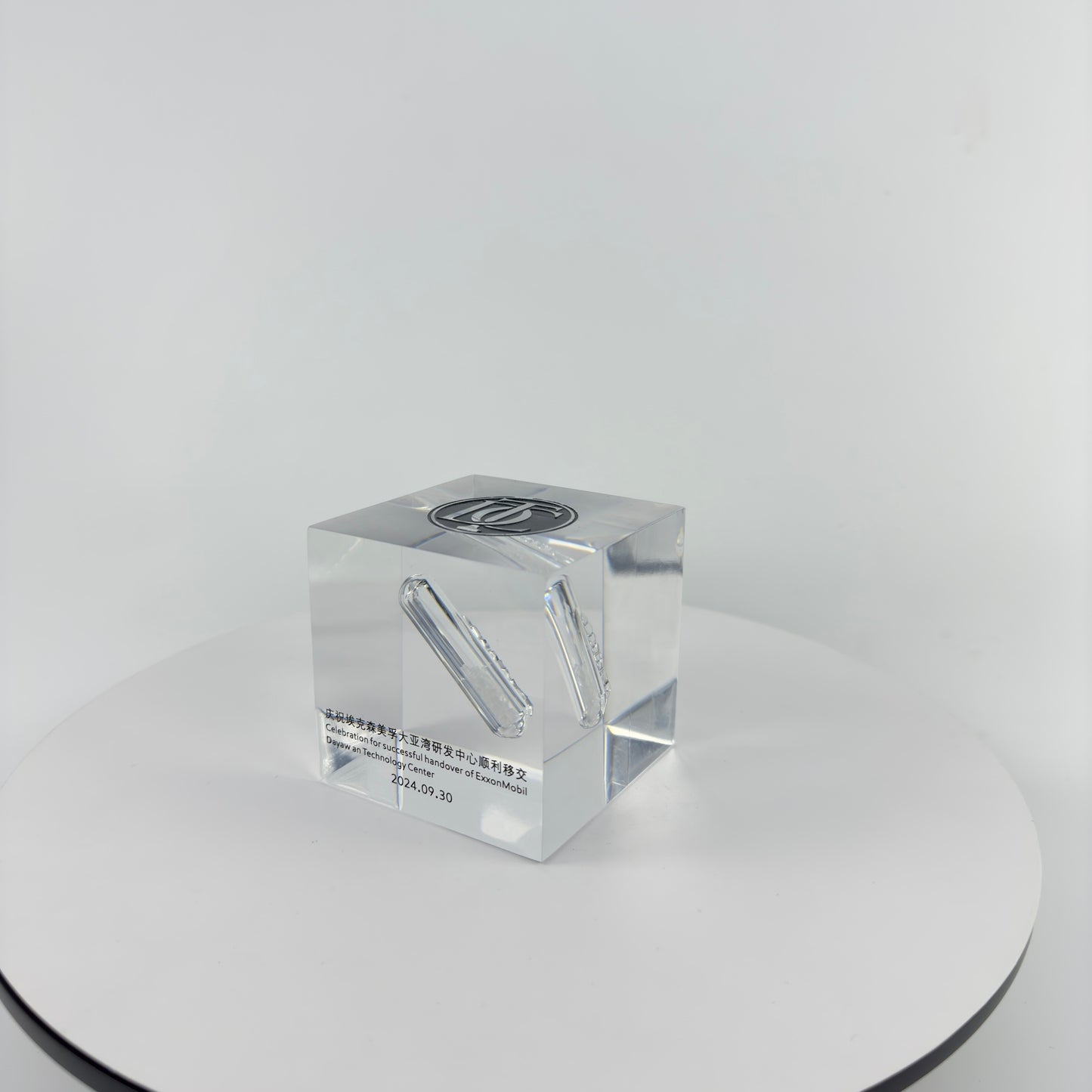 TRANSPARENT PAPER WEIGHT ENCAPSULATED WITH GLASS TUBE