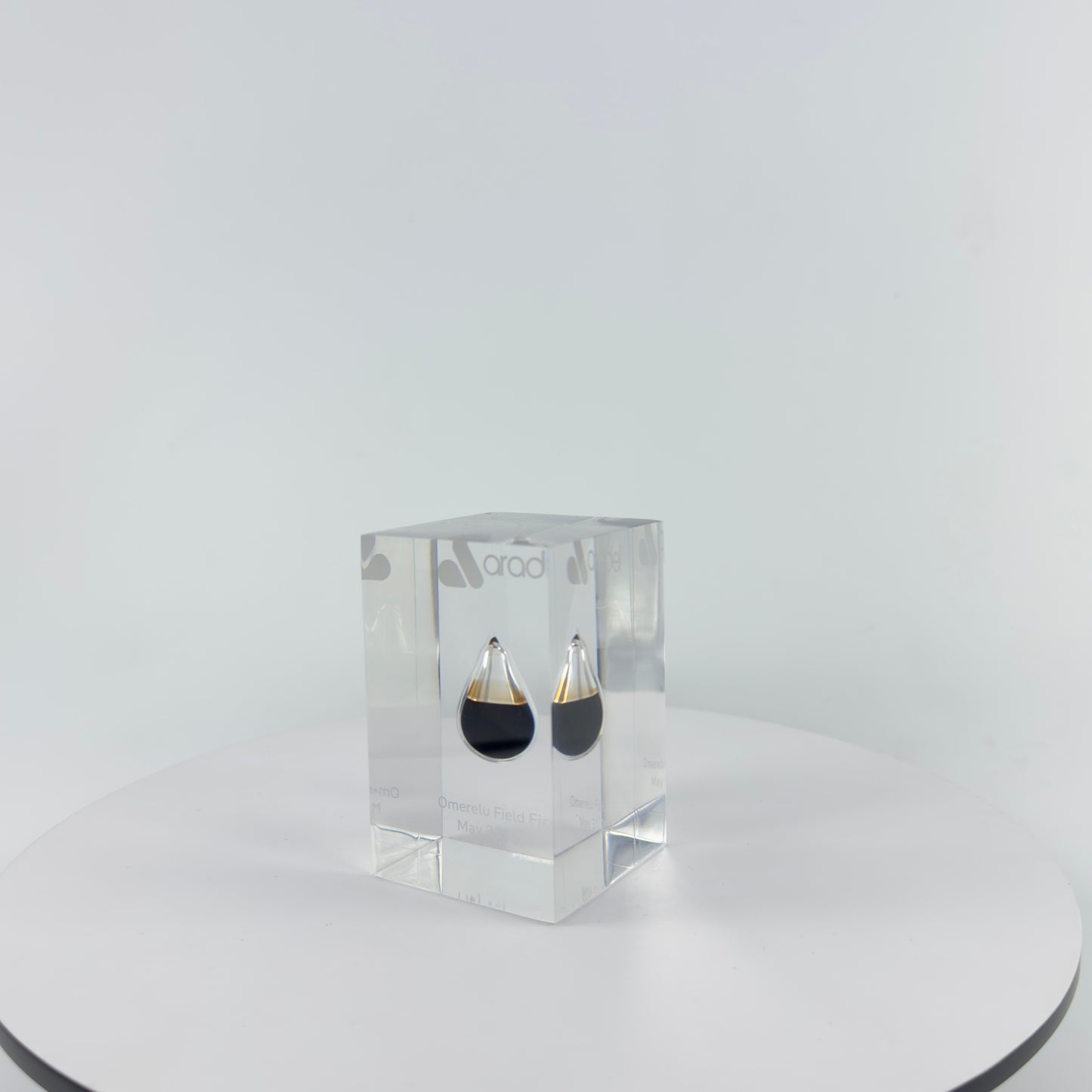 TRANSPARENT PAPER WEIGHT ENCAPSULATED WITH TEAR DROP OIL BOTTLE