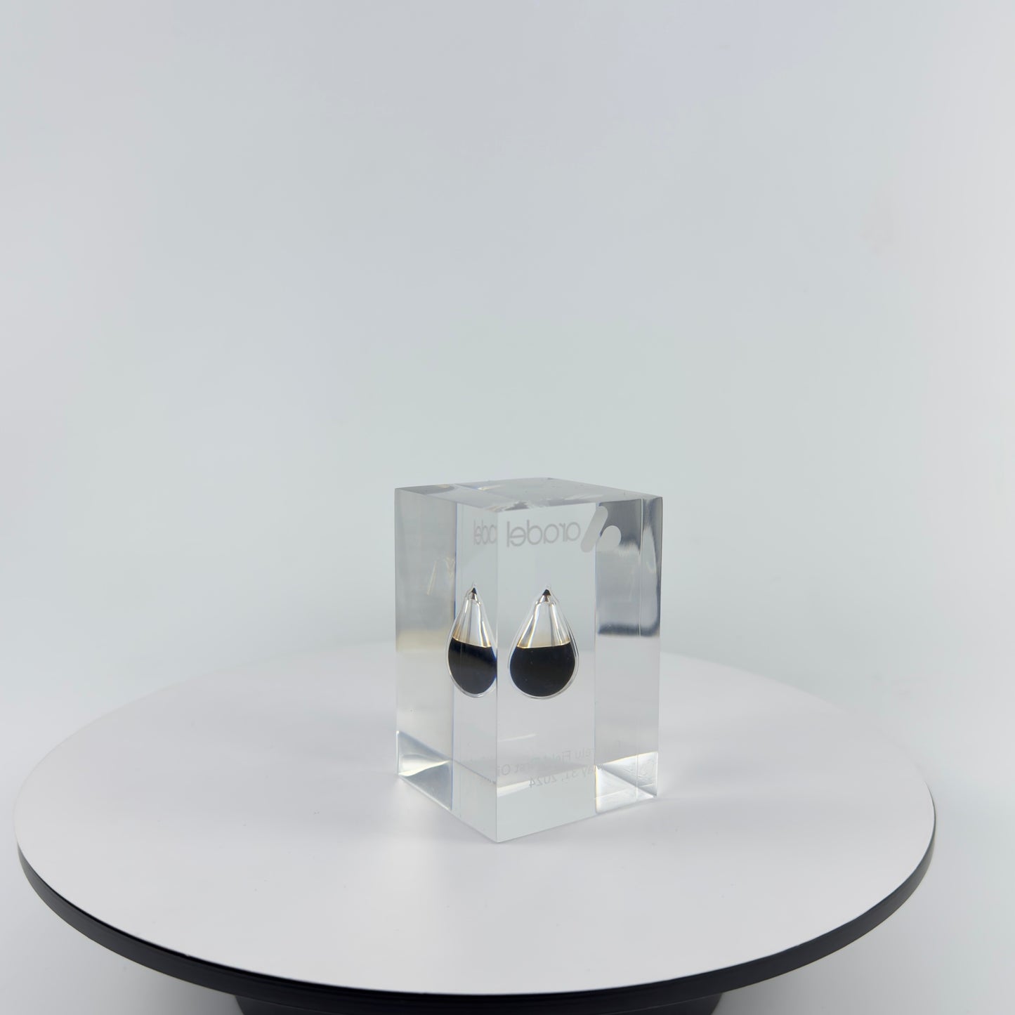 TRANSPARENT PAPER WEIGHT ENCAPSULATED WITH TEAR DROP OIL BOTTLE