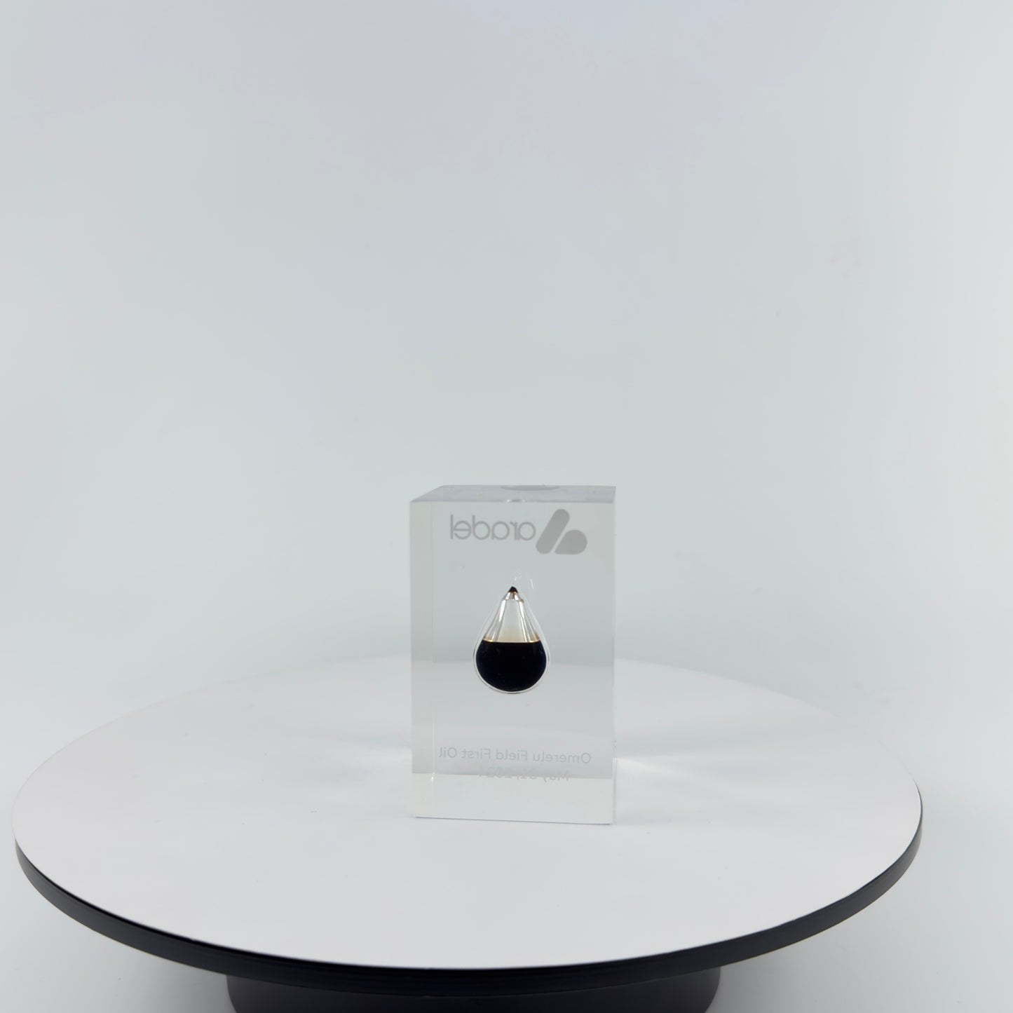 TRANSPARENT PAPER WEIGHT ENCAPSULATED WITH TEAR DROP OIL BOTTLE