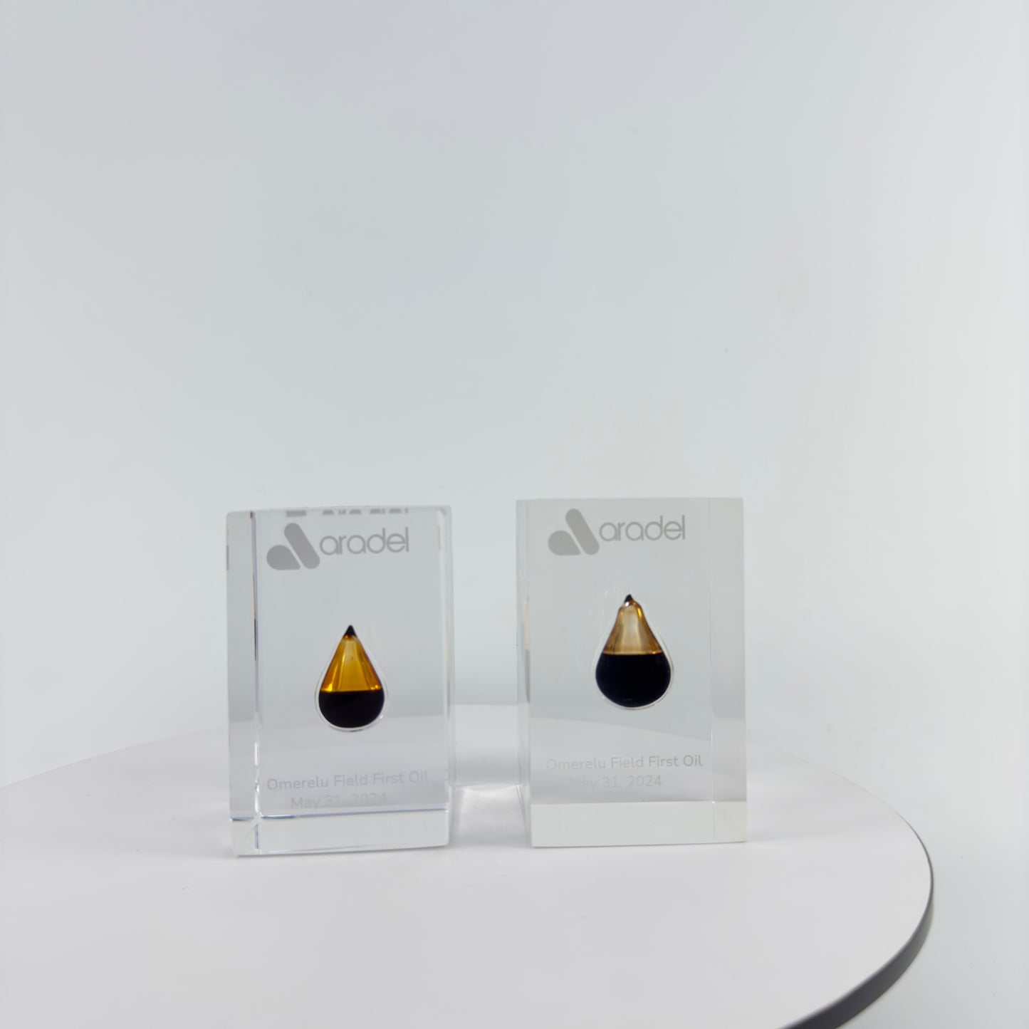 TRANSPARENT PAPER WEIGHT ENCAPSULATED WITH TEAR DROP OIL BOTTLE