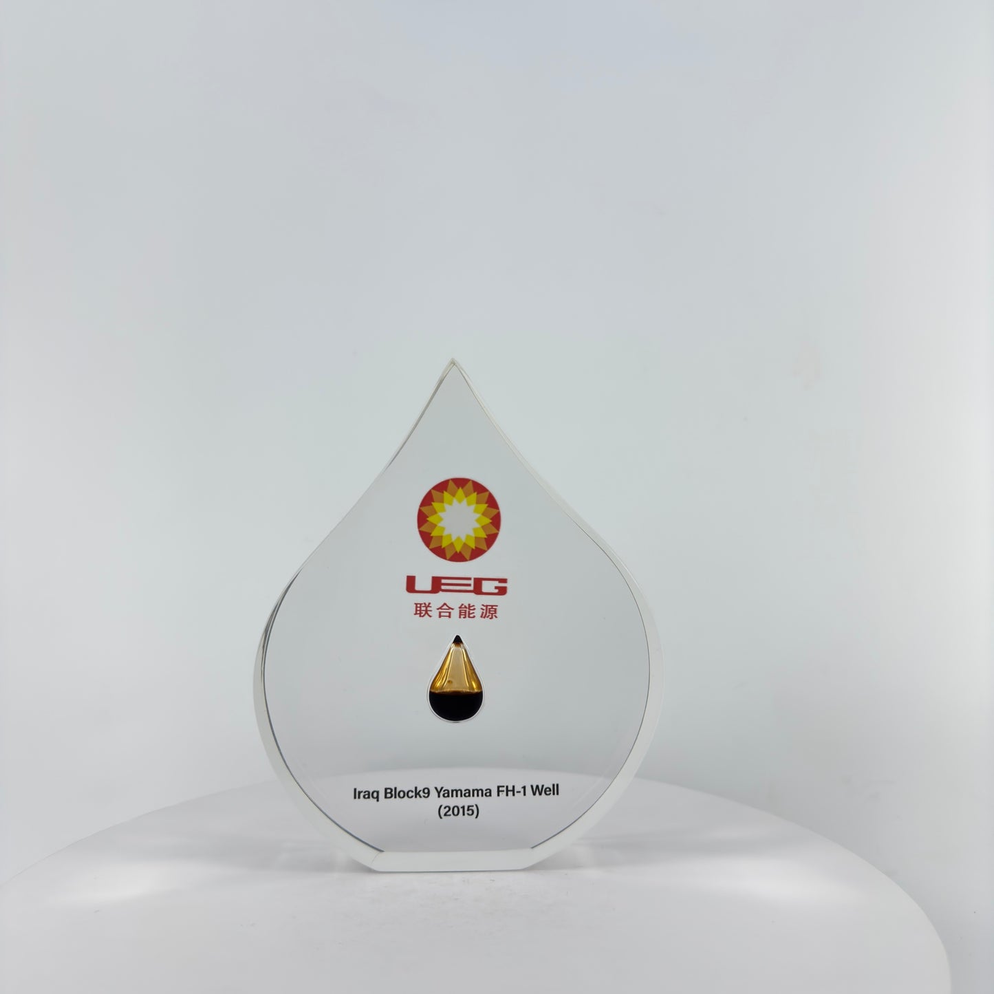 TRANSPARENT PAPER WEIGHT ENCAPSULATED WITH TEAR DROP OIL BOTTLE
