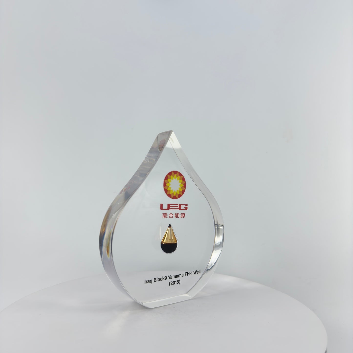 TRANSPARENT PAPER WEIGHT ENCAPSULATED WITH TEAR DROP OIL BOTTLE