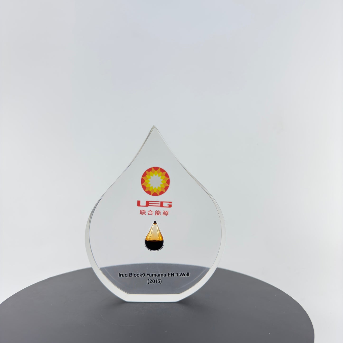 TRANSPARENT PAPER WEIGHT ENCAPSULATED WITH TEAR DROP OIL BOTTLE