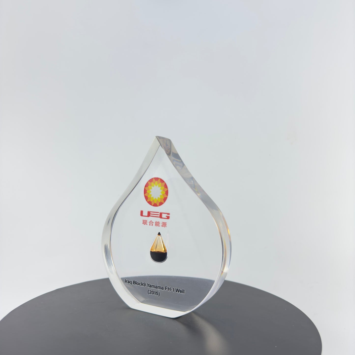 TRANSPARENT PAPER WEIGHT ENCAPSULATED WITH TEAR DROP OIL BOTTLE
