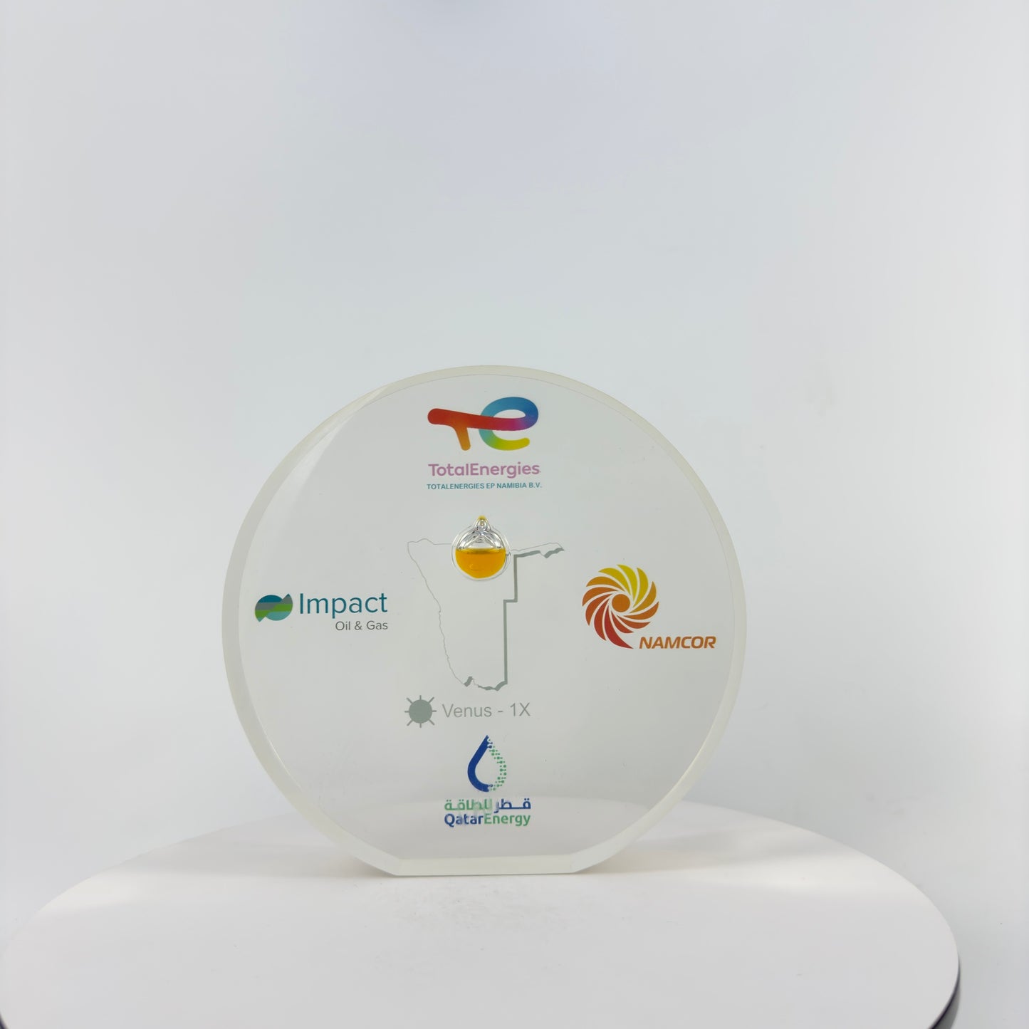 PAPER WEIGHT OIL DROP ENCAPSULATED INTO TRANSPARENT RESIN