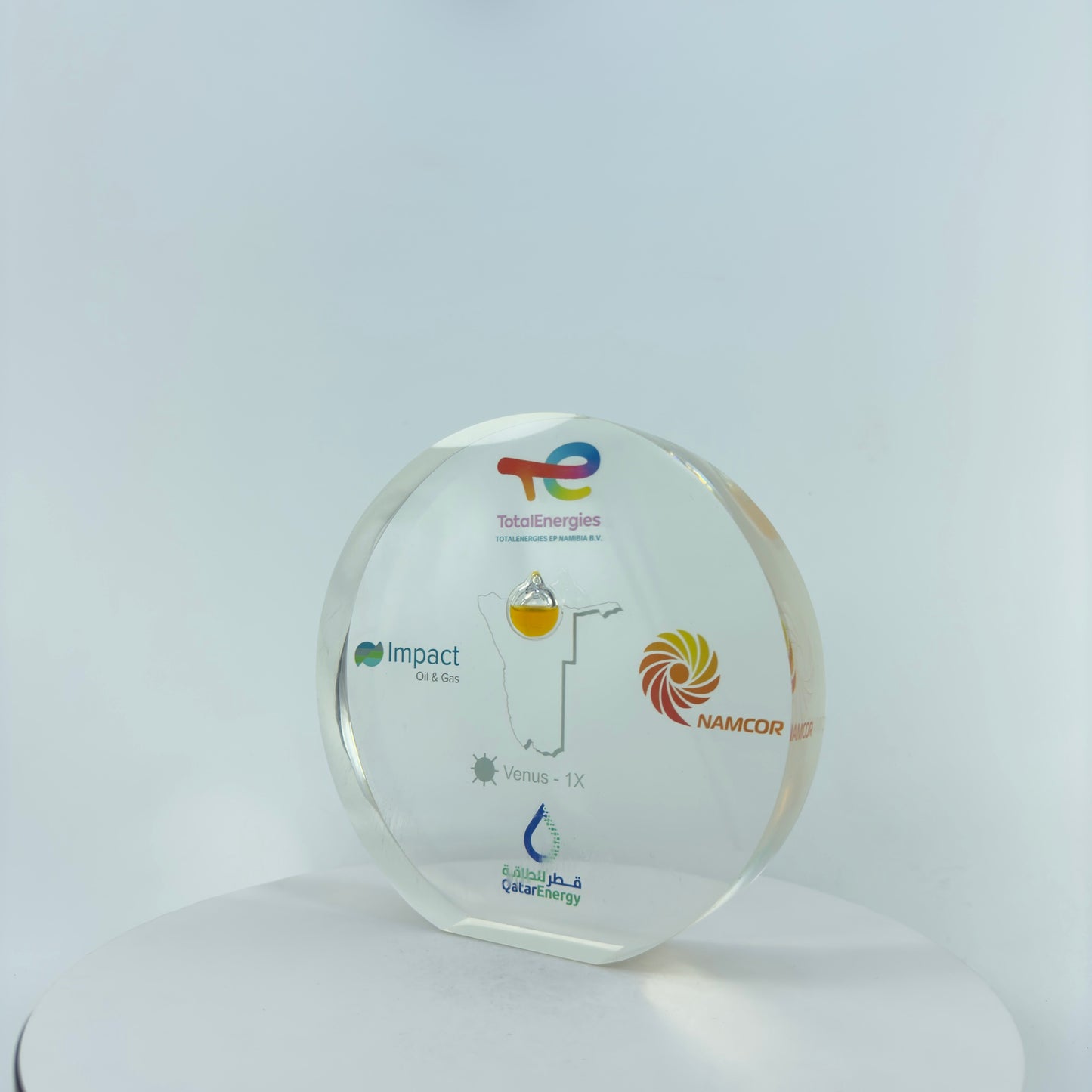 PAPER WEIGHT OIL DROP ENCAPSULATED INTO TRANSPARENT RESIN