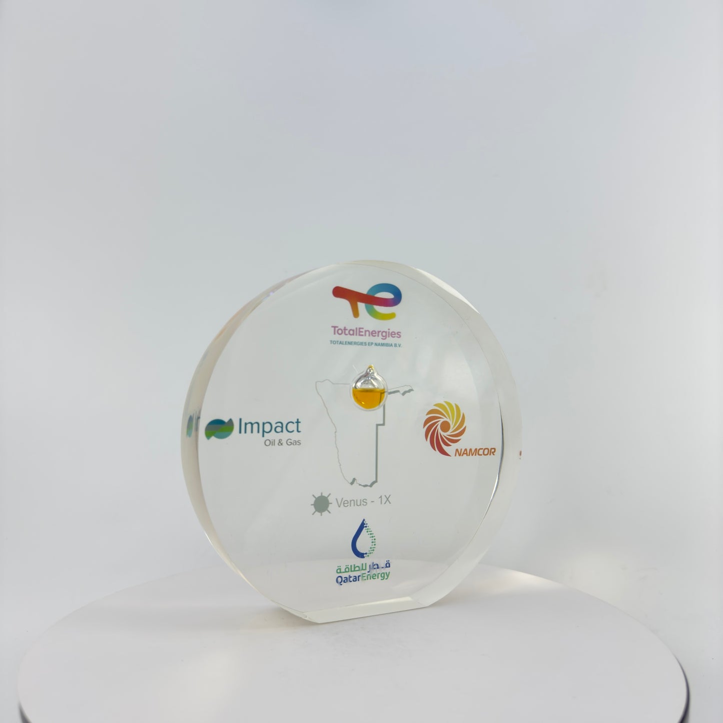 PAPER WEIGHT OIL DROP ENCAPSULATED INTO TRANSPARENT RESIN