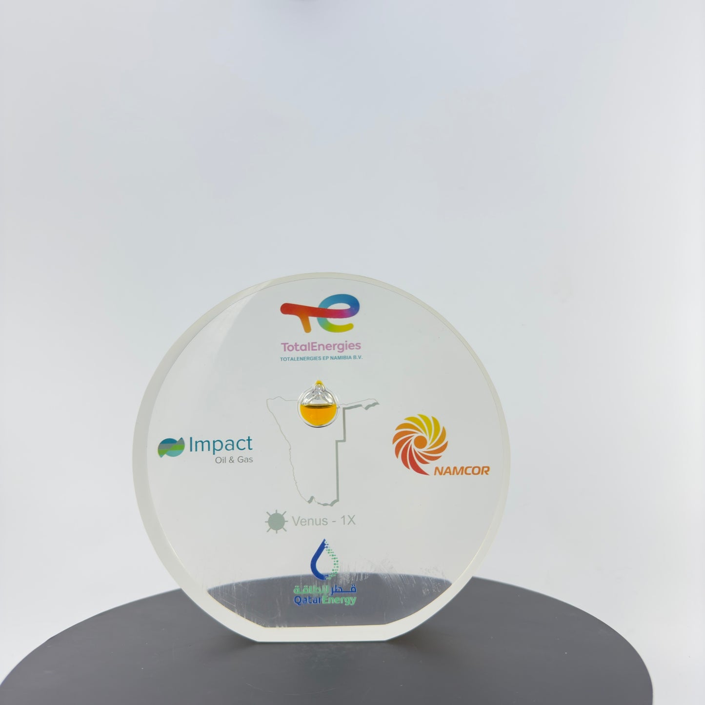 PAPER WEIGHT OIL DROP ENCAPSULATED INTO TRANSPARENT RESIN