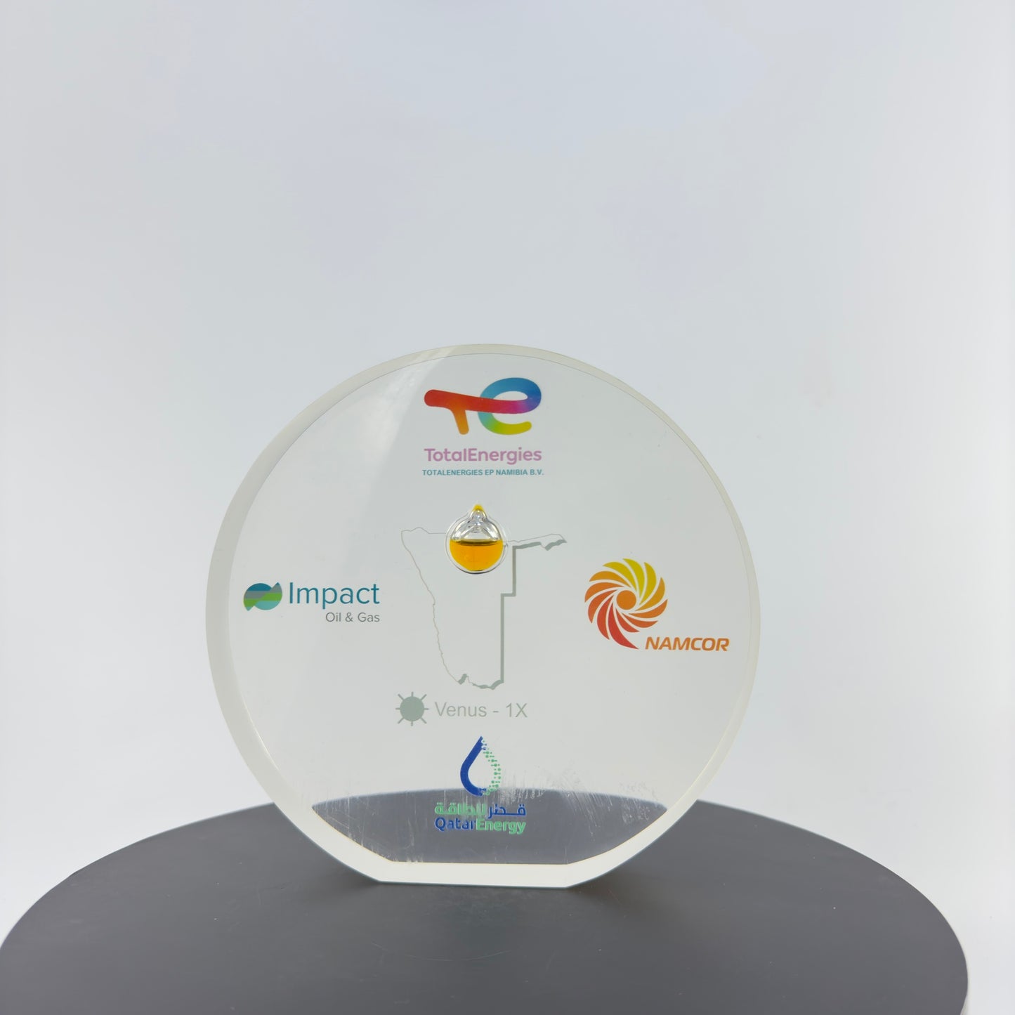 PAPER WEIGHT OIL DROP ENCAPSULATED INTO TRANSPARENT RESIN