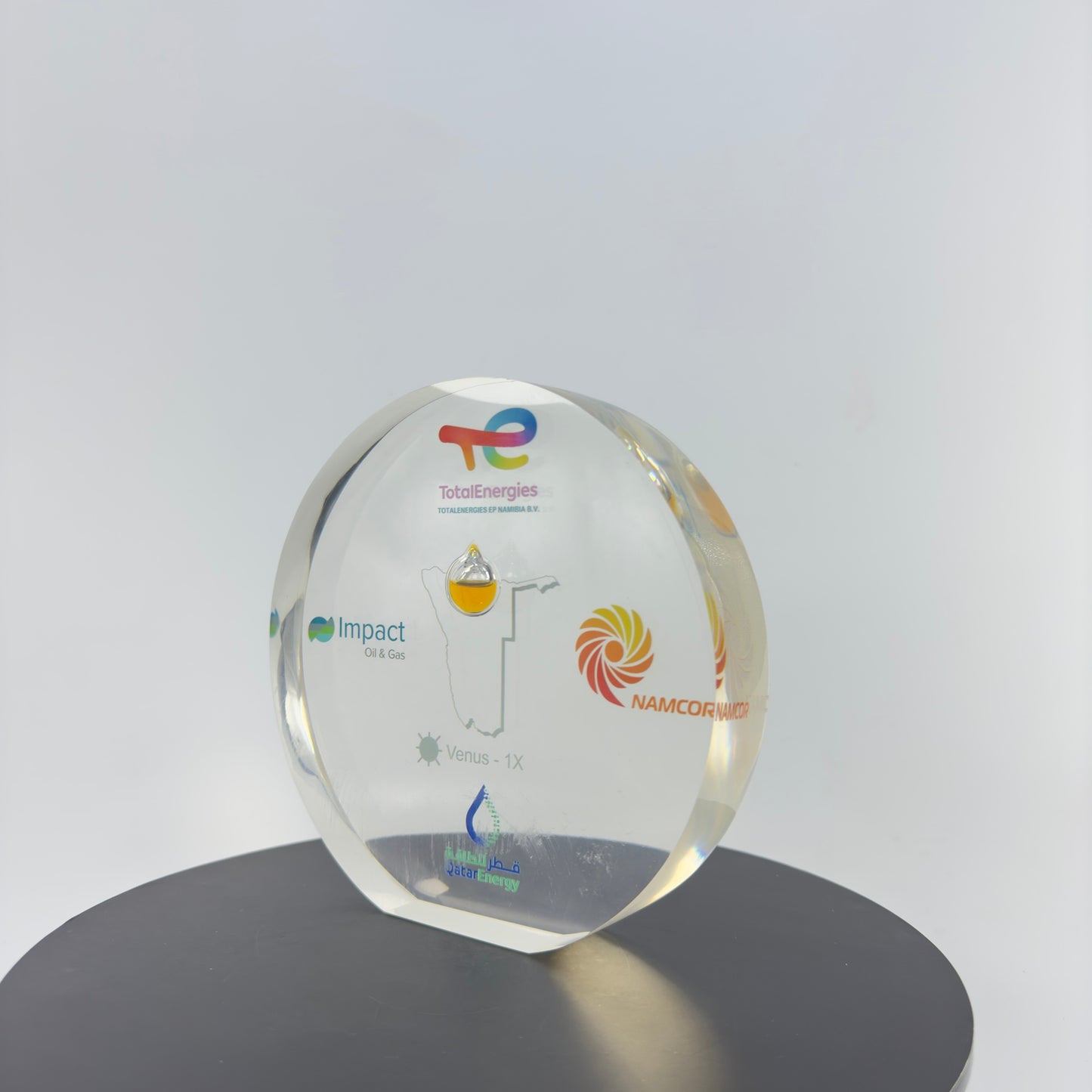 PAPER WEIGHT OIL DROP ENCAPSULATED INTO TRANSPARENT RESIN