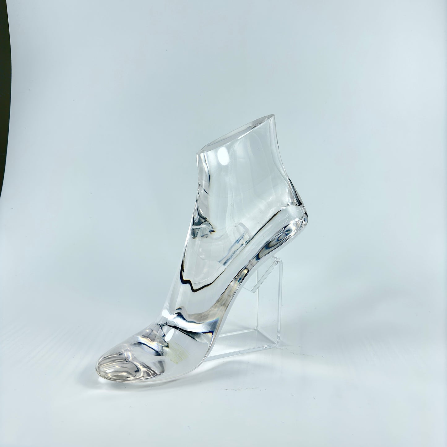 ACRYLIC FOOT MANNEQUIN.