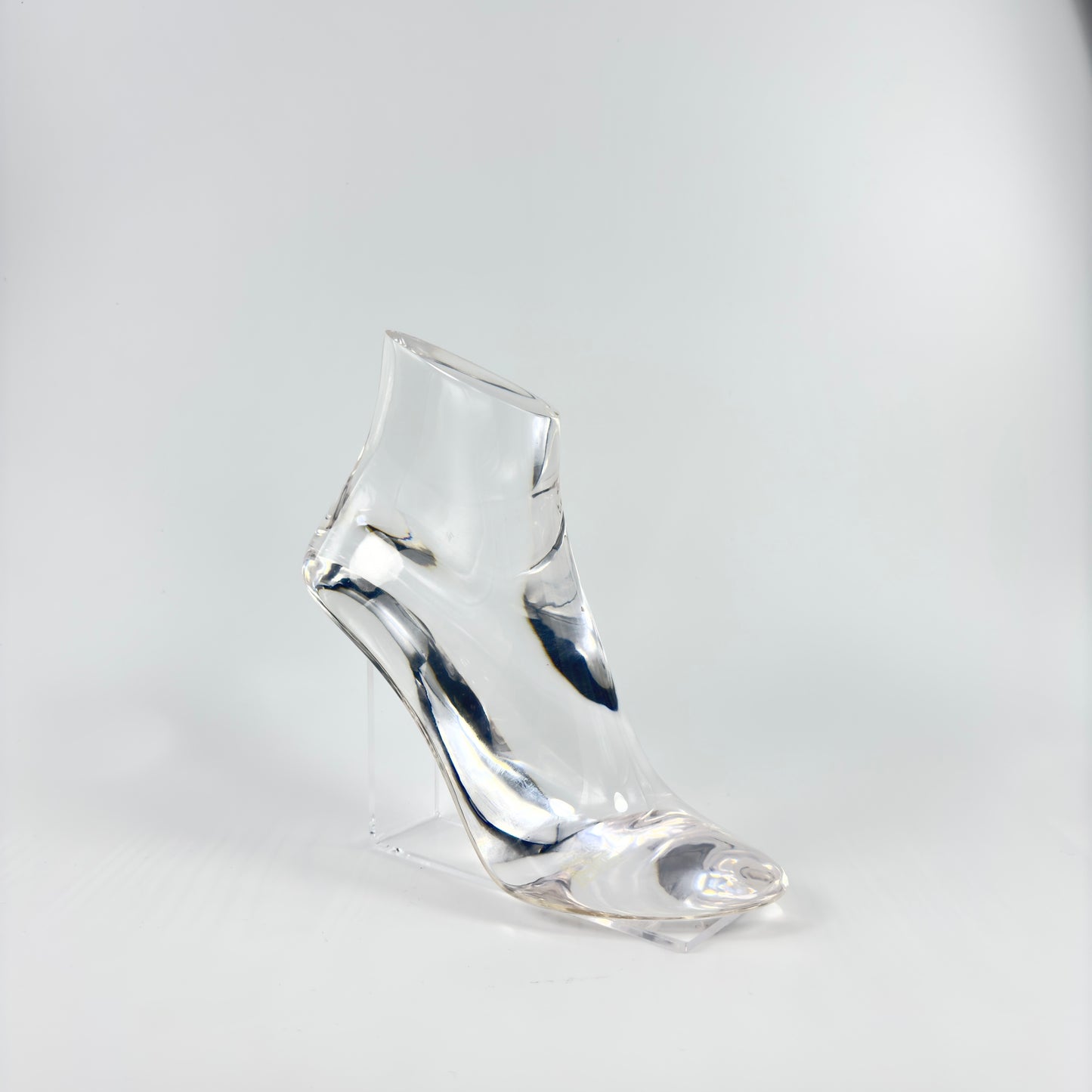 ACRYLIC FOOT MANNEQUIN.