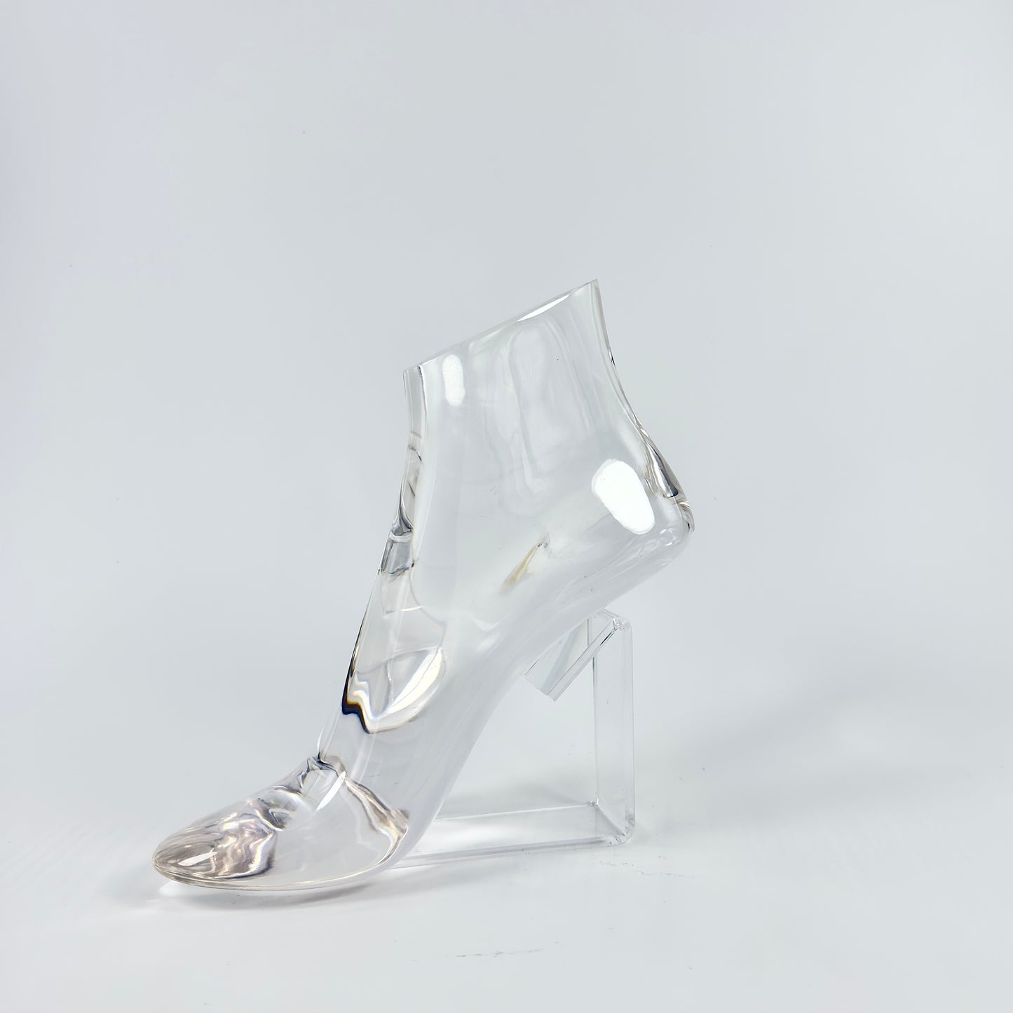 ACRYLIC FOOT MANNEQUIN.
